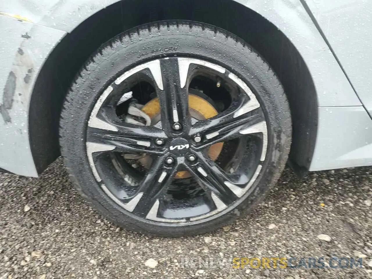 3 Photograph of a damaged car 5XXG64J20NG117216 KIA K5 2022