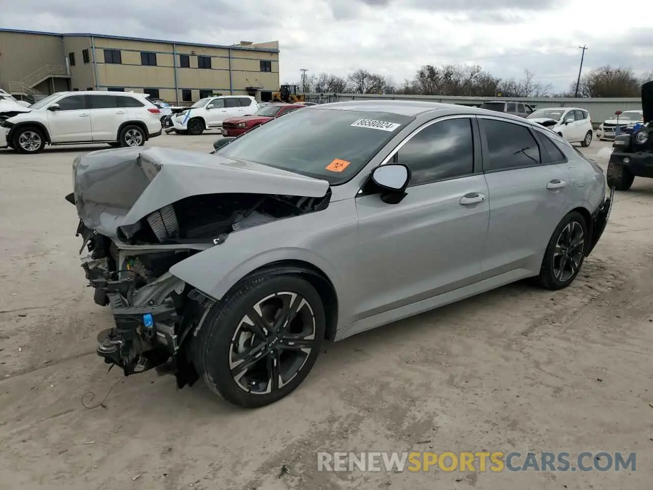 1 Photograph of a damaged car 5XXG64J20NG152368 KIA K5 2022