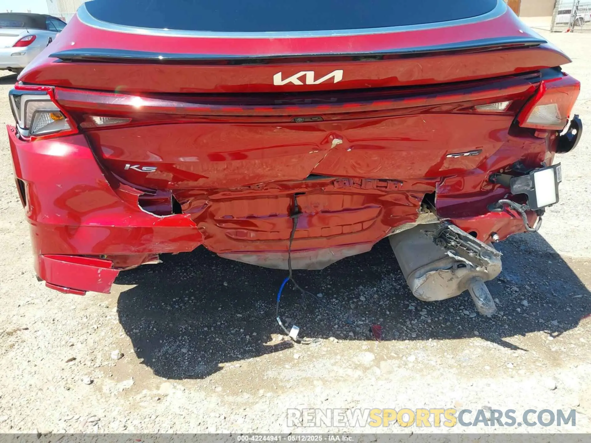 6 Photograph of a damaged car 5XXG64J20NG162561 KIA K5 2022
