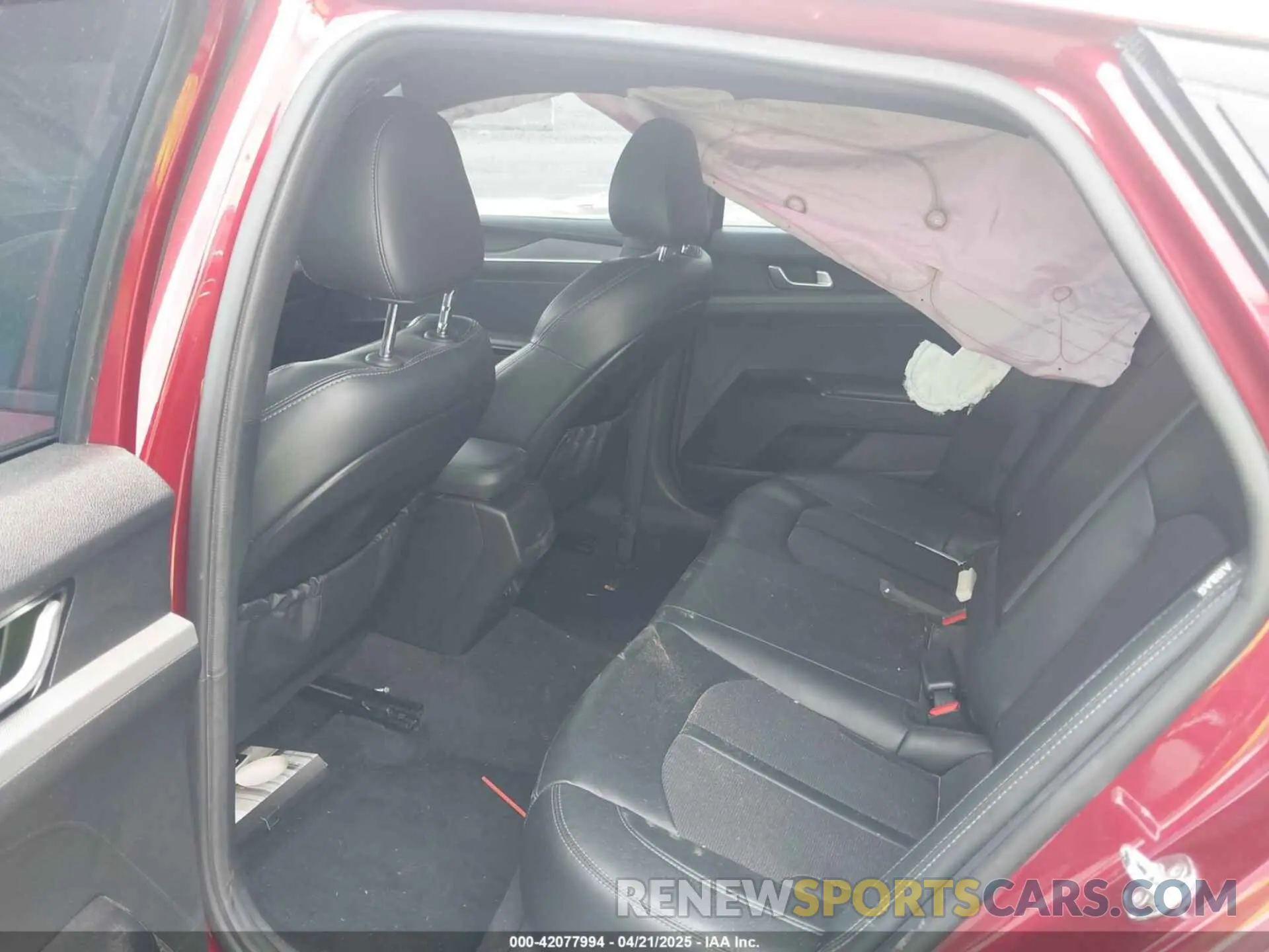 8 Photograph of a damaged car 5XXG64J21NG094464 KIA K5 2022