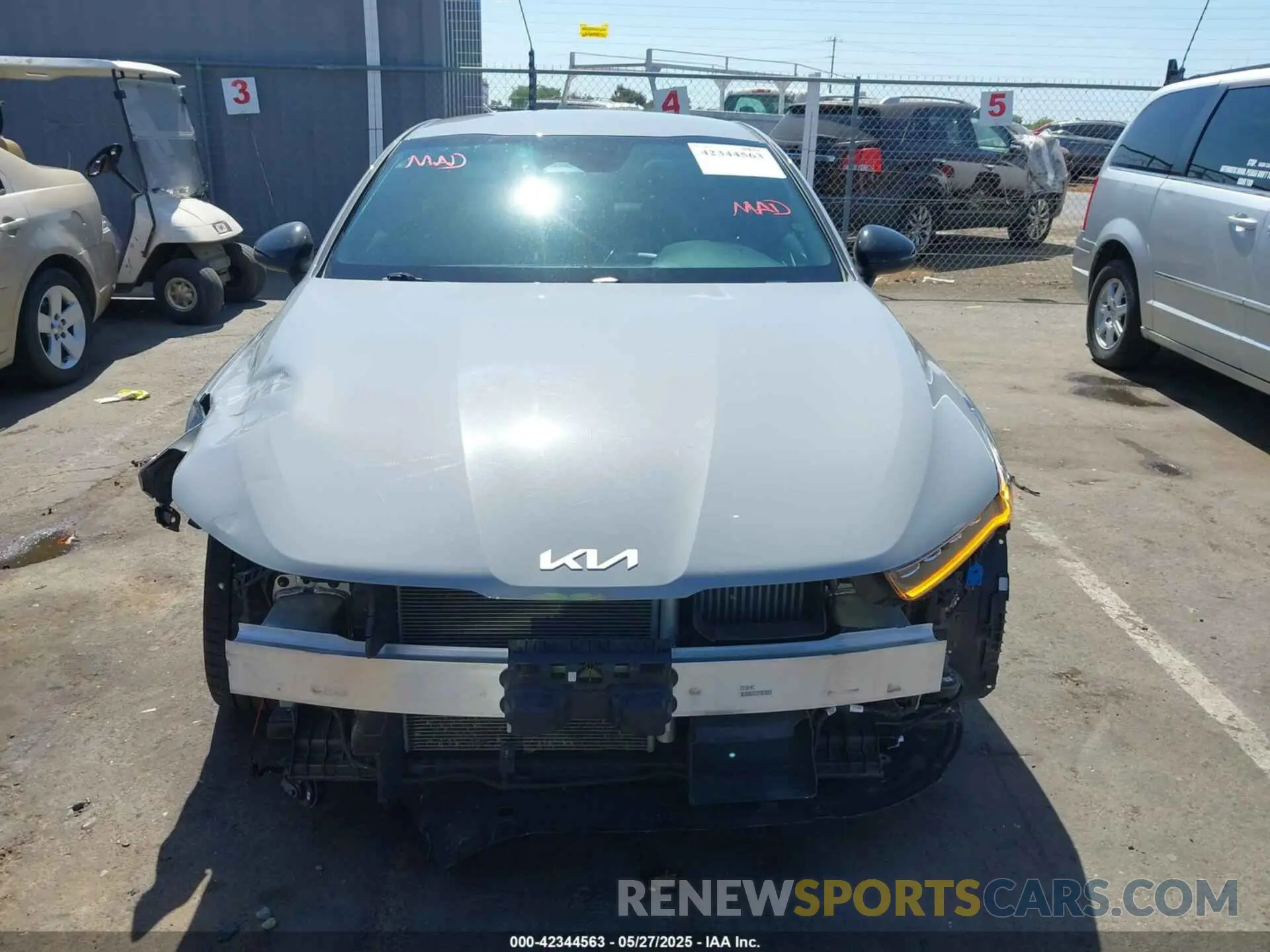 13 Photograph of a damaged car 5XXG64J21NG102059 KIA K5 2022