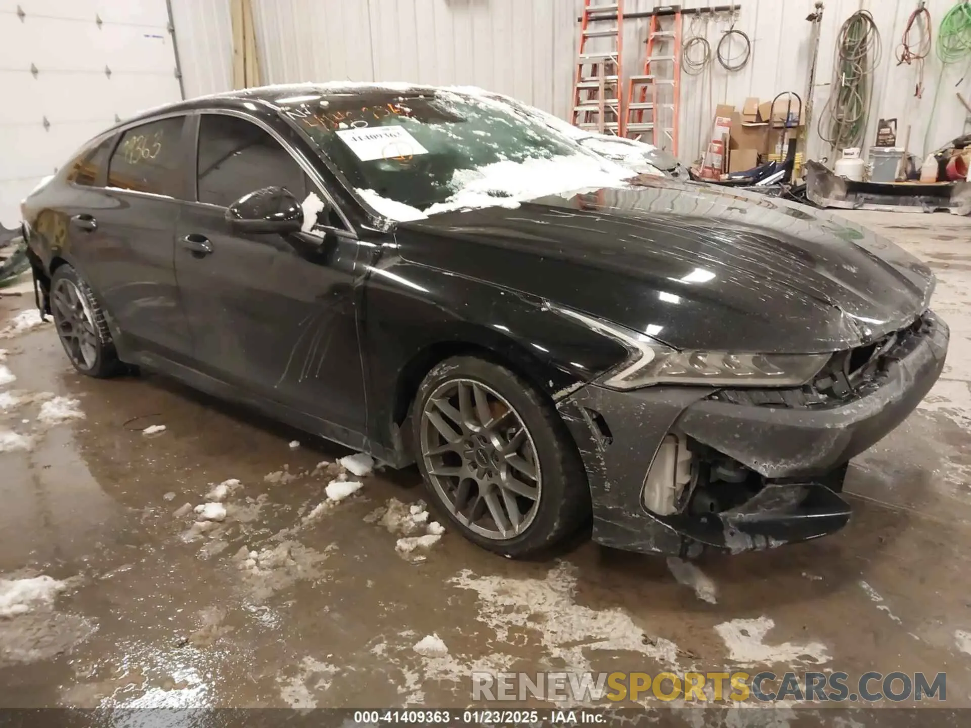 1 Photograph of a damaged car 5XXG64J22NG094733 KIA K5 2022