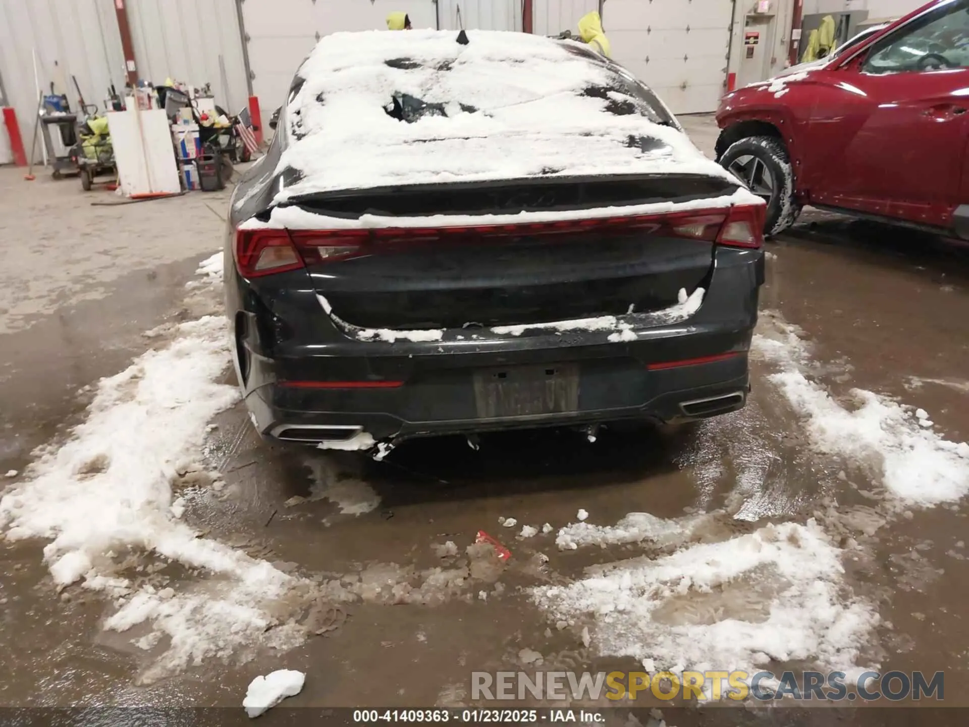 17 Photograph of a damaged car 5XXG64J22NG094733 KIA K5 2022