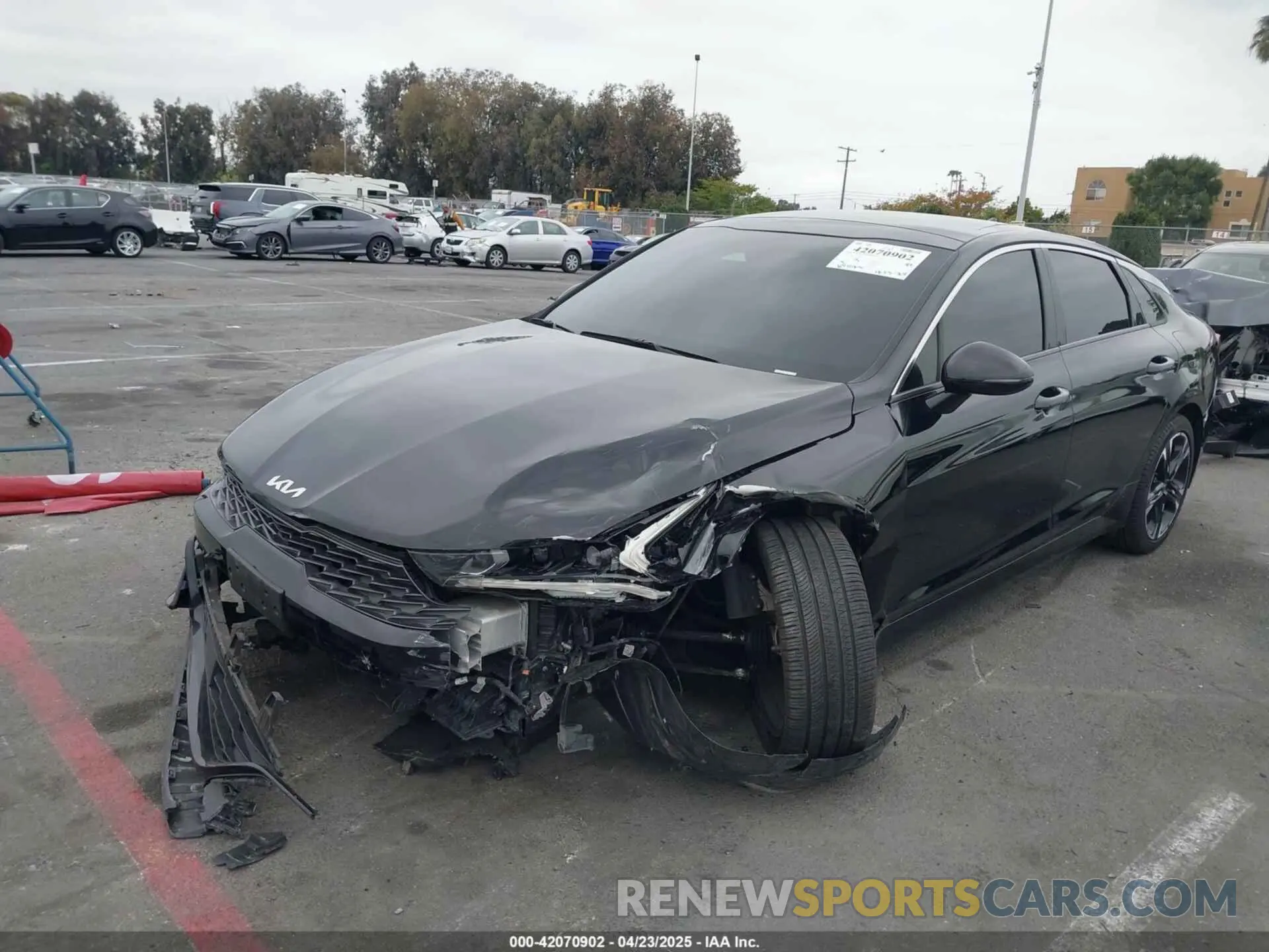 2 Photograph of a damaged car 5XXG64J22NG158351 KIA K5 2022
