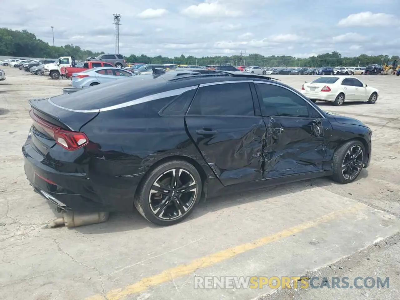 3 Photograph of a damaged car 5XXG64J23NG091369 KIA K5 2022