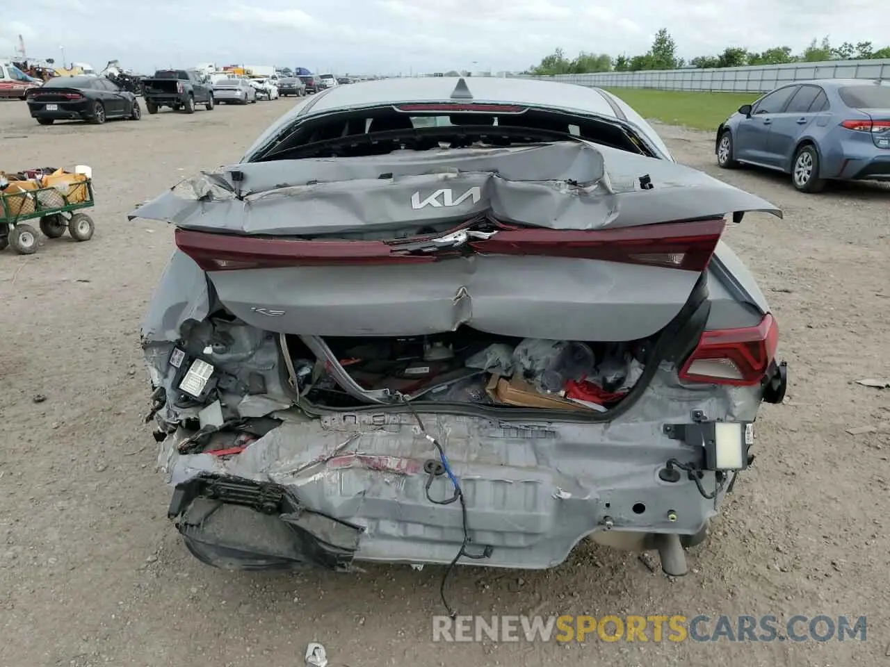 6 Photograph of a damaged car 5XXG64J23NG155555 KIA K5 2022