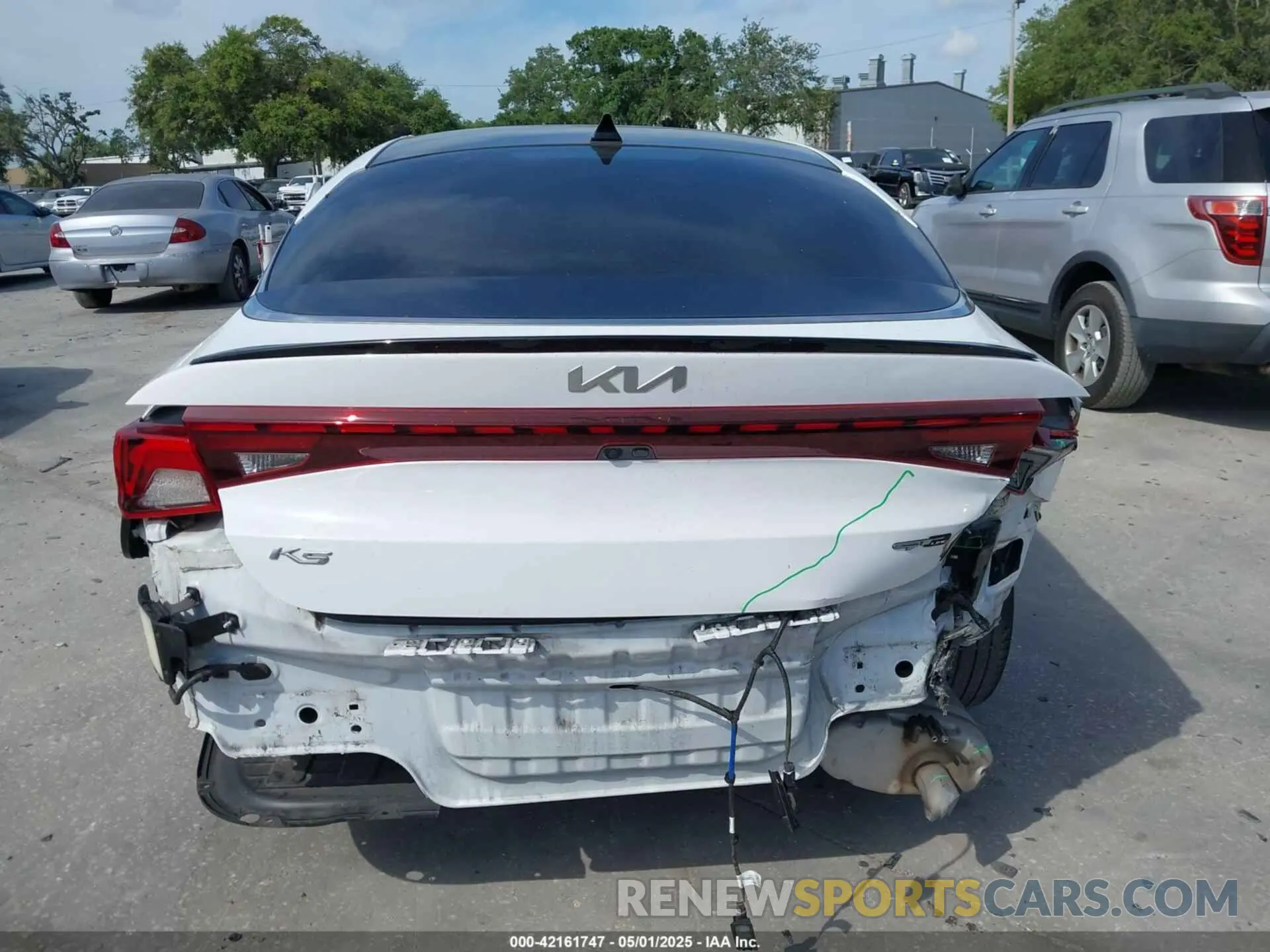 17 Photograph of a damaged car 5XXG64J24NG114772 KIA K5 2022