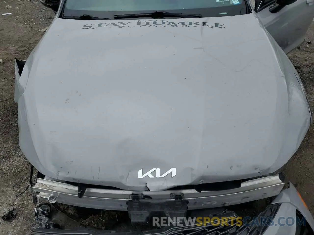 11 Photograph of a damaged car 5XXG64J24NG120667 KIA K5 2022