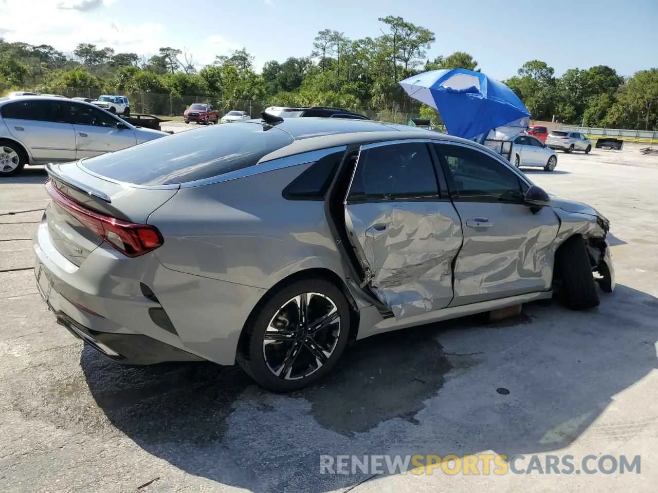 3 Photograph of a damaged car 5XXG64J24NG154835 KIA K5 2022