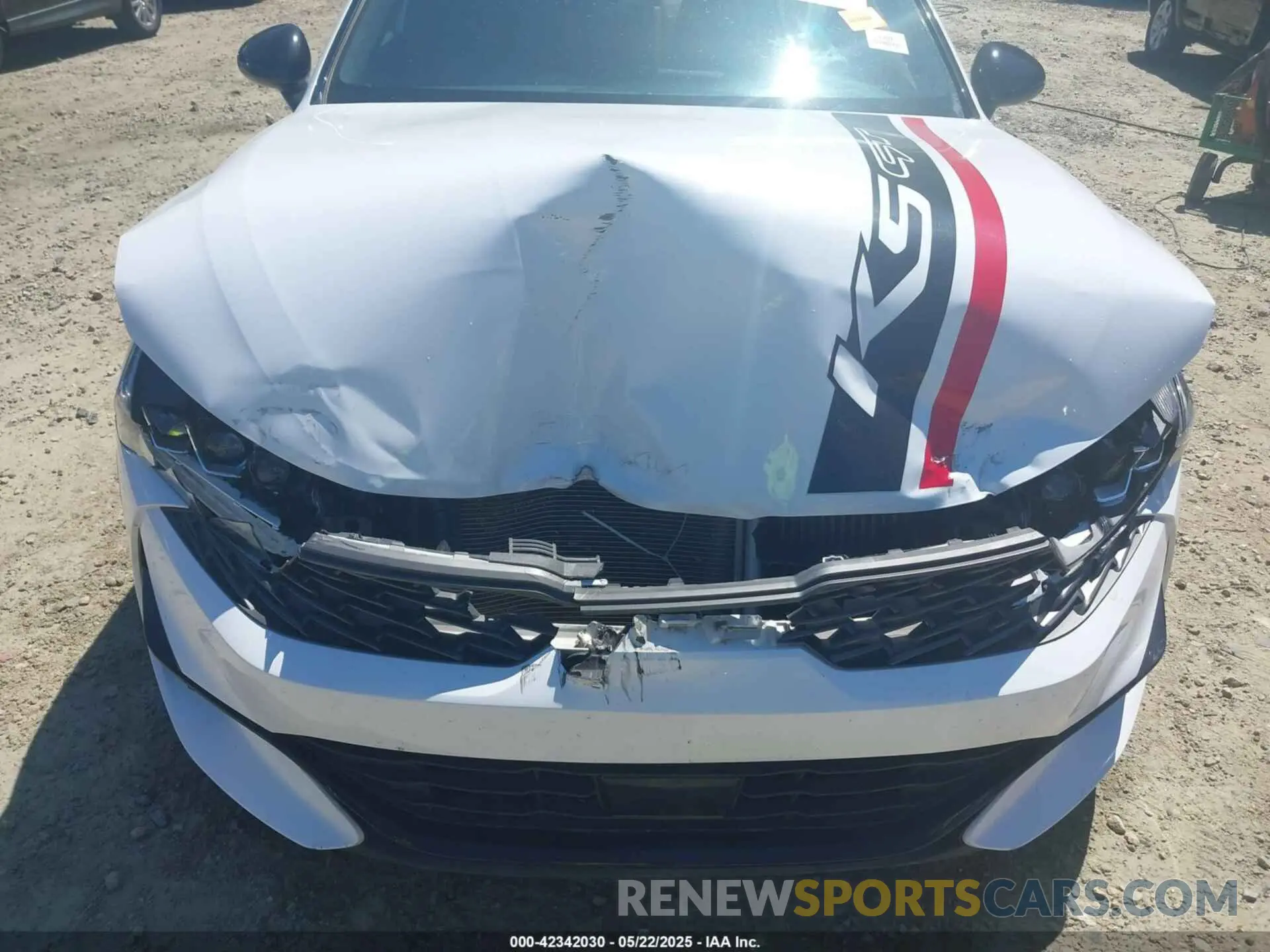 6 Photograph of a damaged car 5XXG64J25NG083659 KIA K5 2022