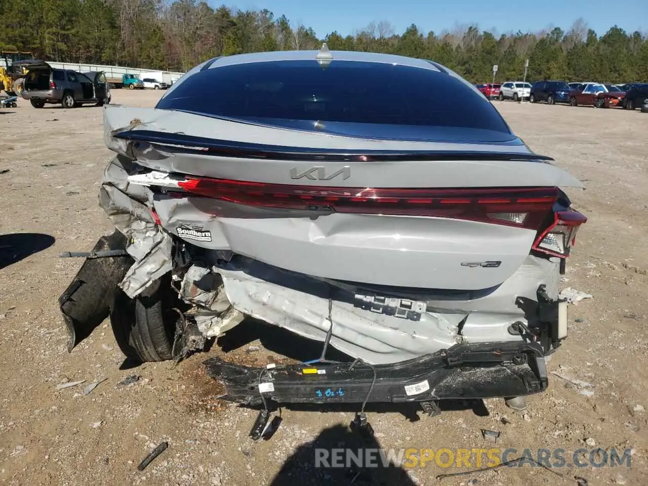 6 Photograph of a damaged car 5XXG64J25NG156304 KIA K5 2022