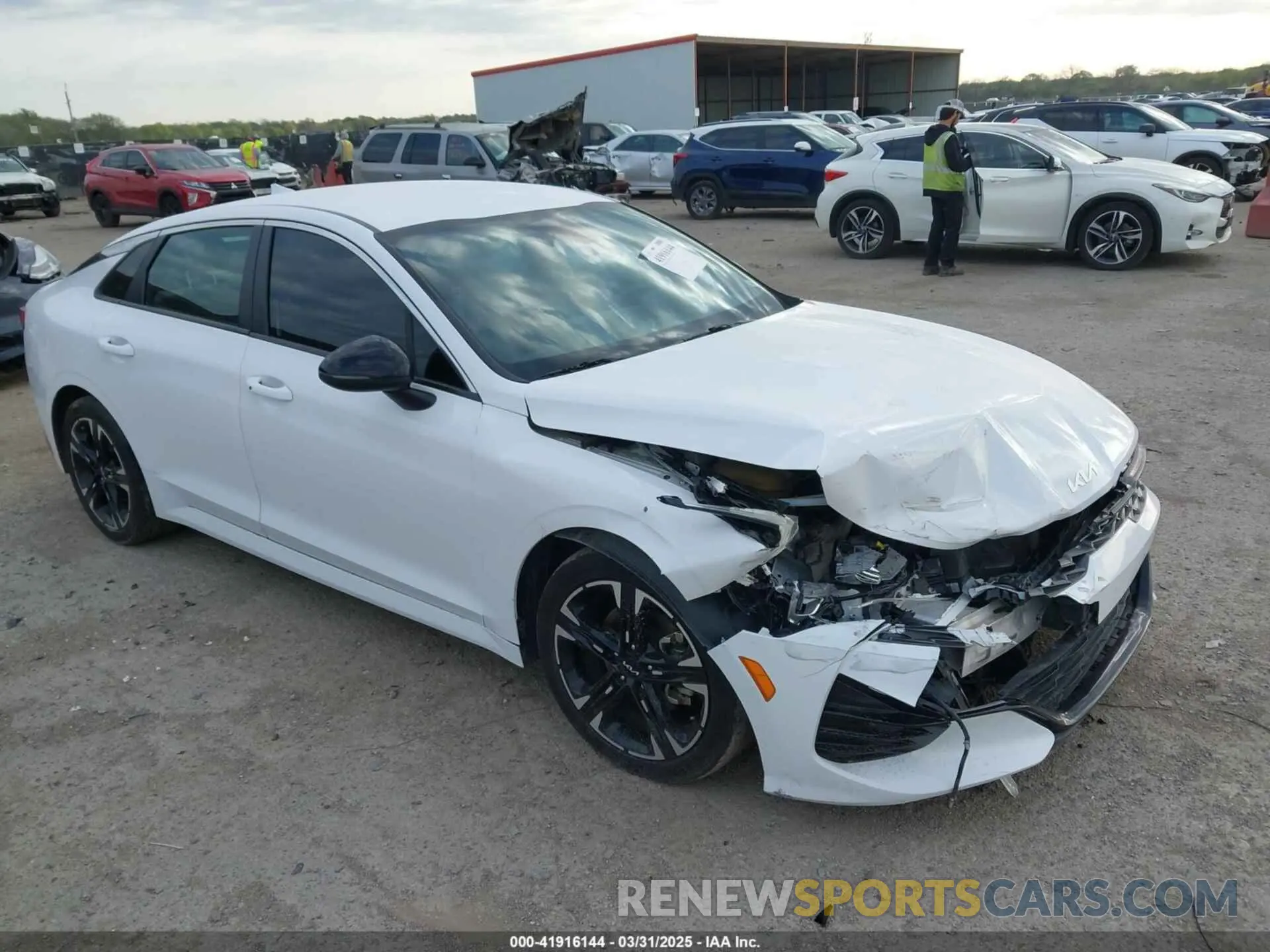 1 Photograph of a damaged car 5XXG64J26NG105409 KIA K5 2022