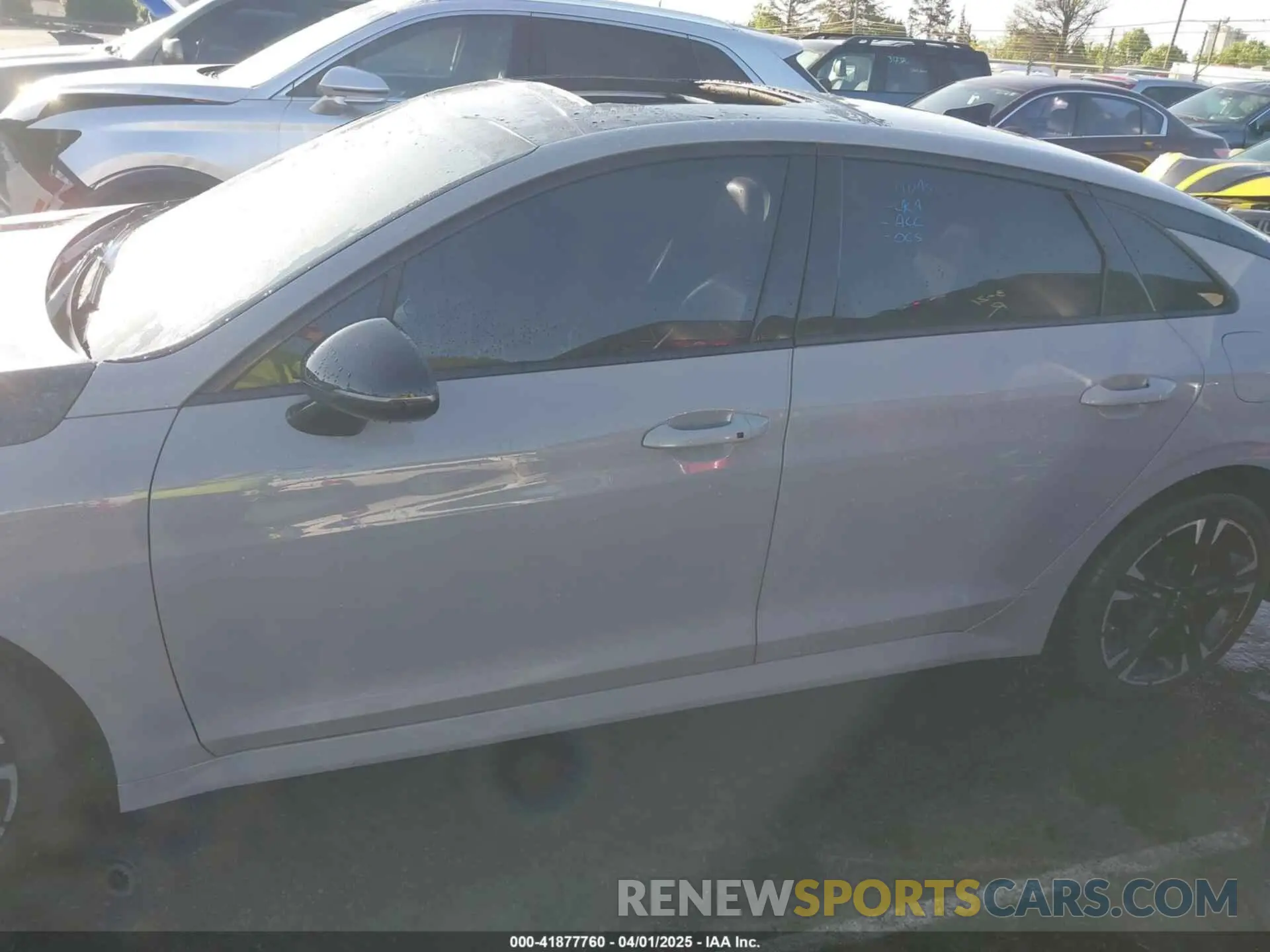 14 Photograph of a damaged car 5XXG64J26NG111839 KIA K5 2022