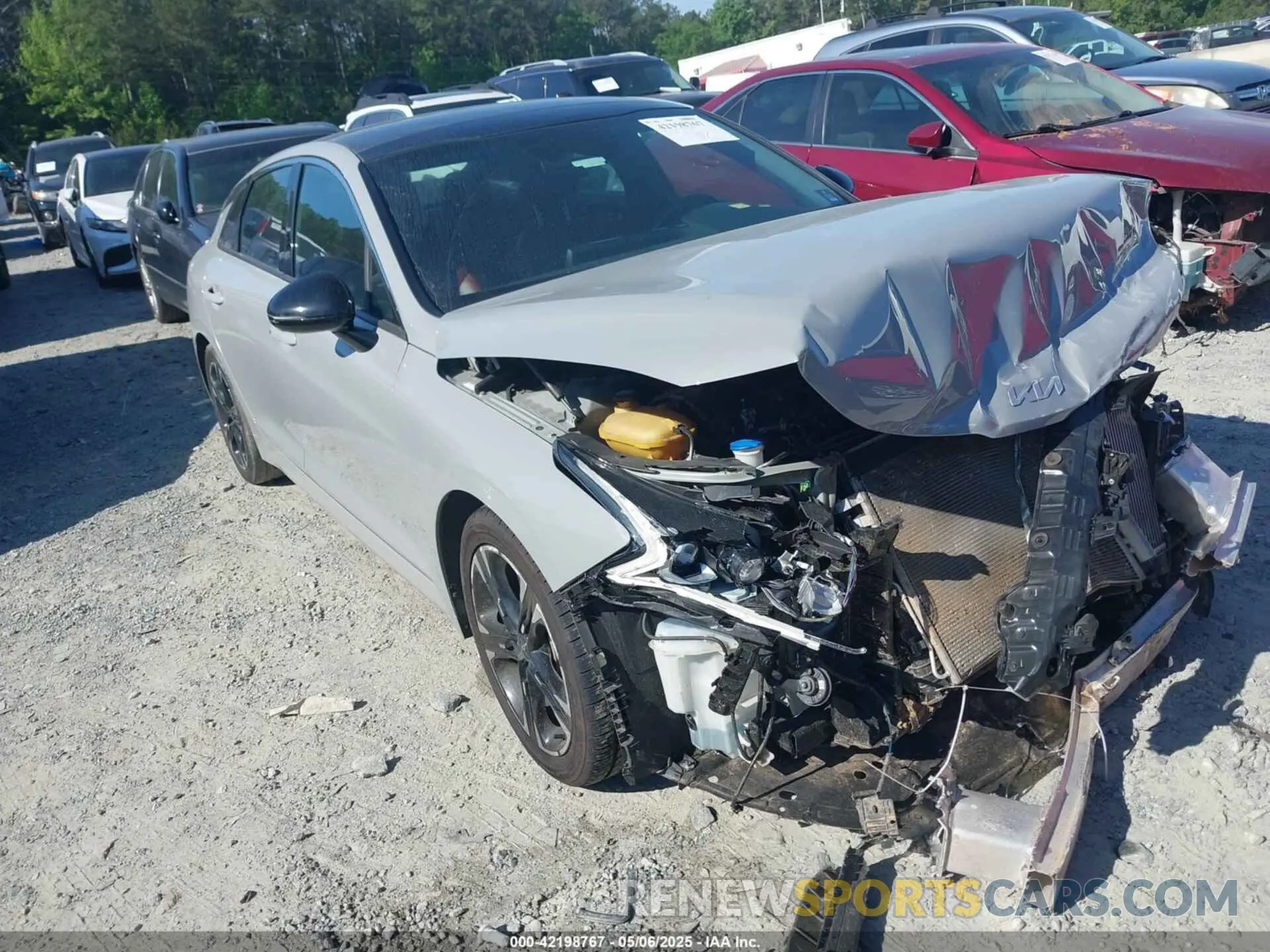 1 Photograph of a damaged car 5XXG64J26NG160961 KIA K5 2022