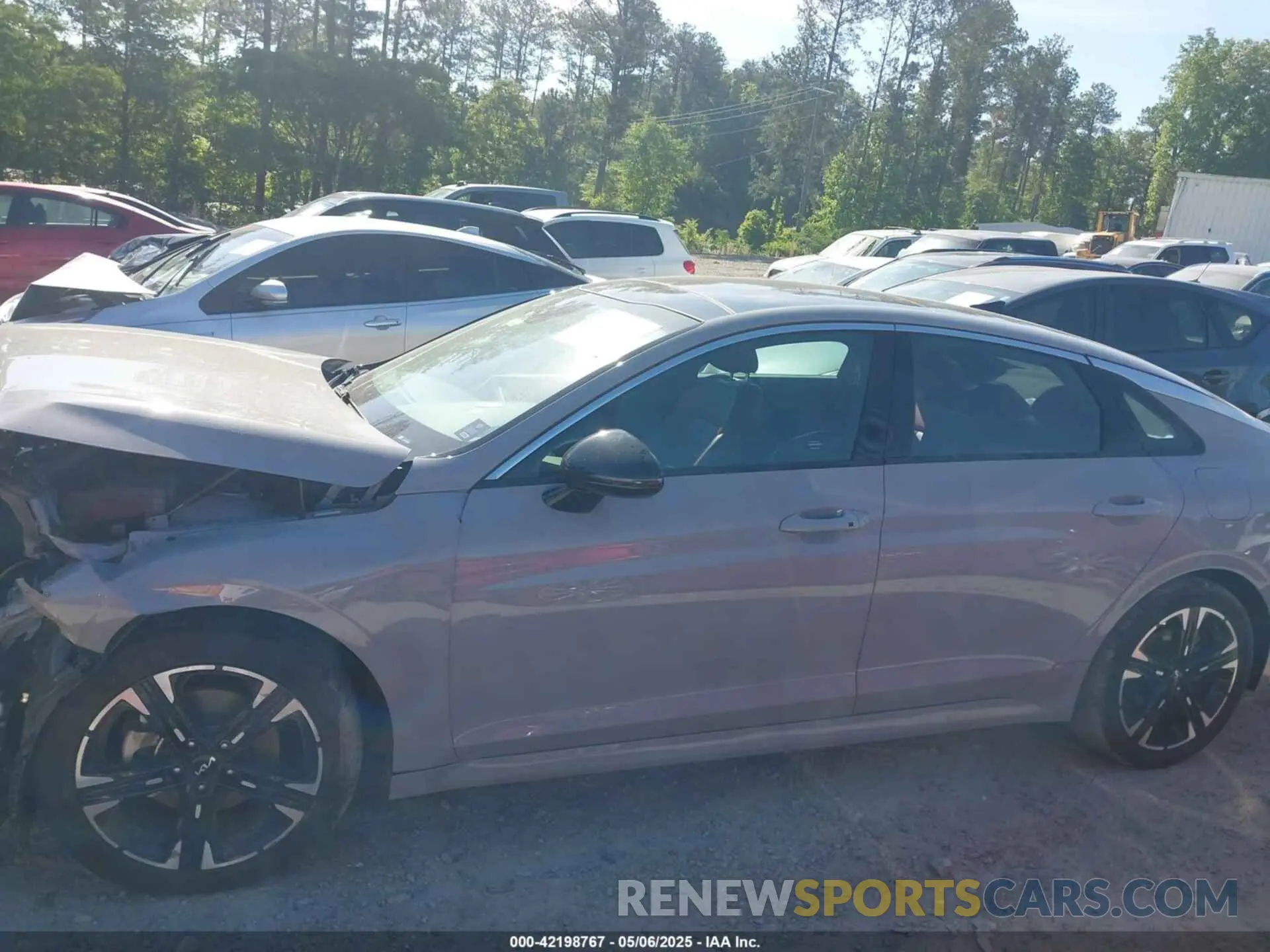 14 Photograph of a damaged car 5XXG64J26NG160961 KIA K5 2022