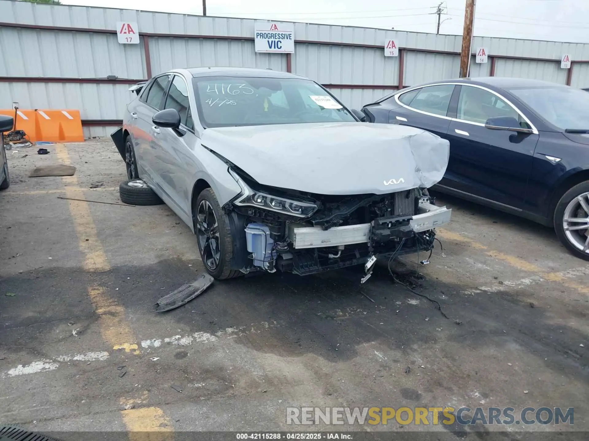 1 Photograph of a damaged car 5XXG64J27NG124163 KIA K5 2022