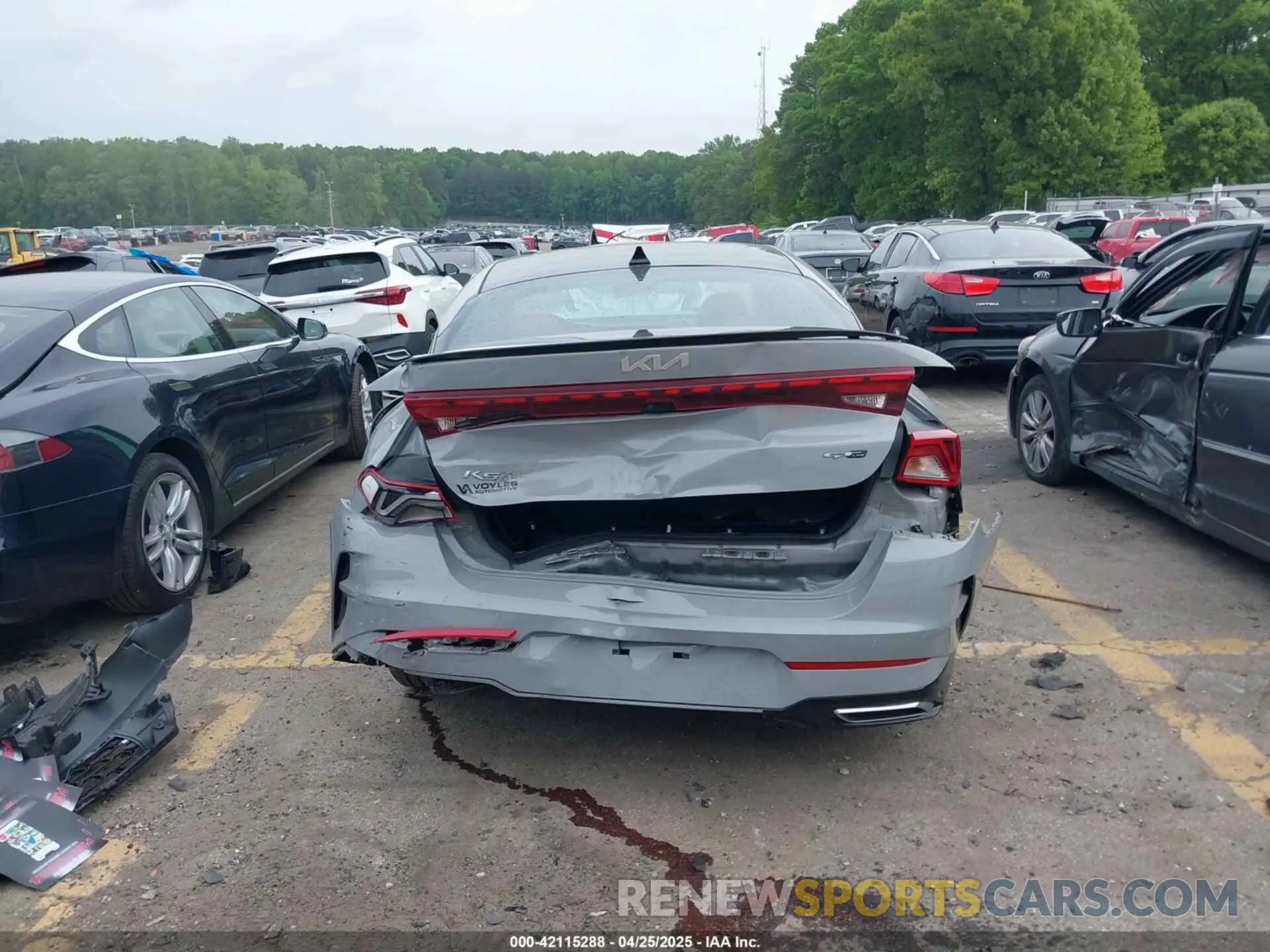 16 Photograph of a damaged car 5XXG64J27NG124163 KIA K5 2022