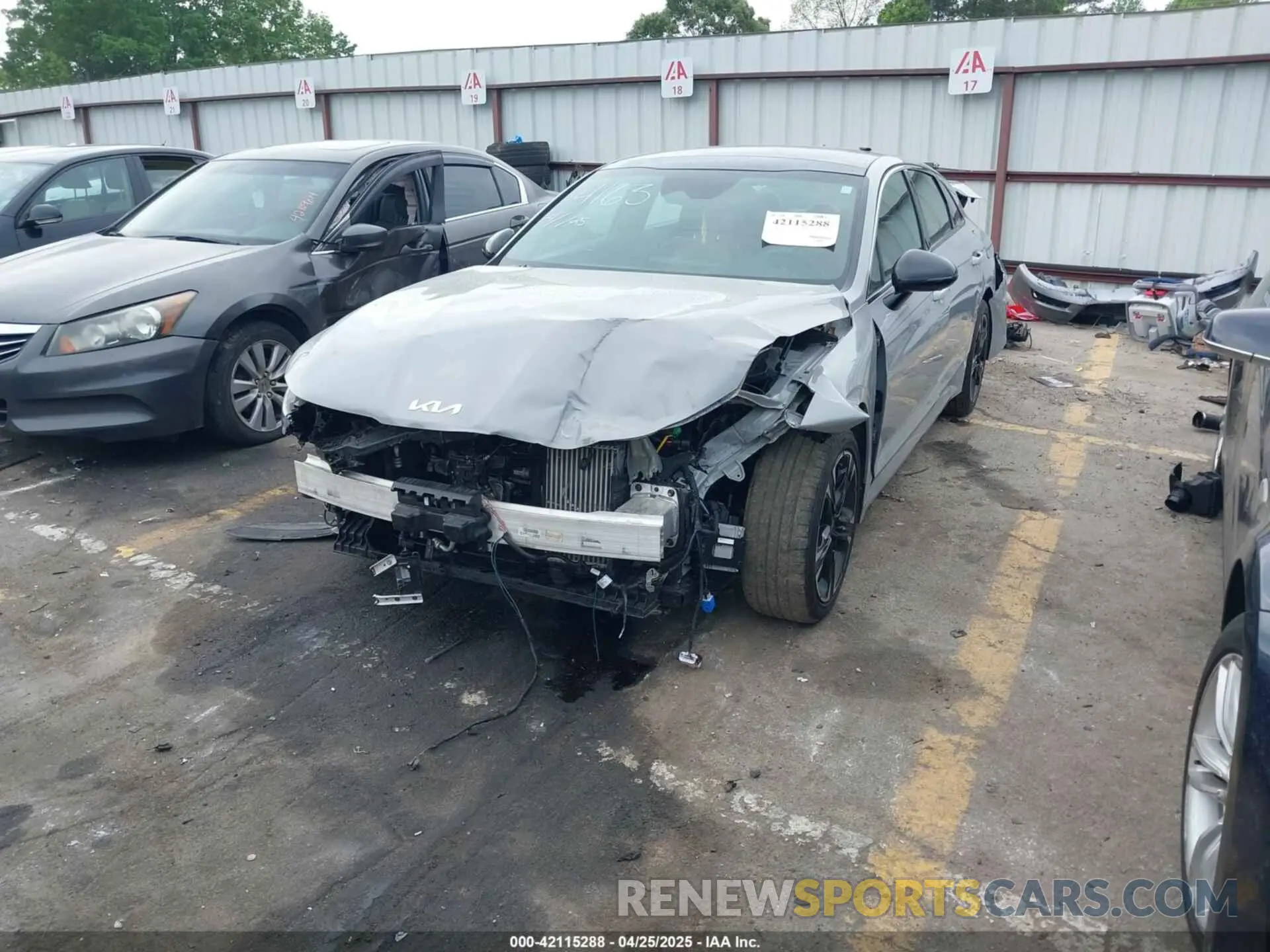 2 Photograph of a damaged car 5XXG64J27NG124163 KIA K5 2022