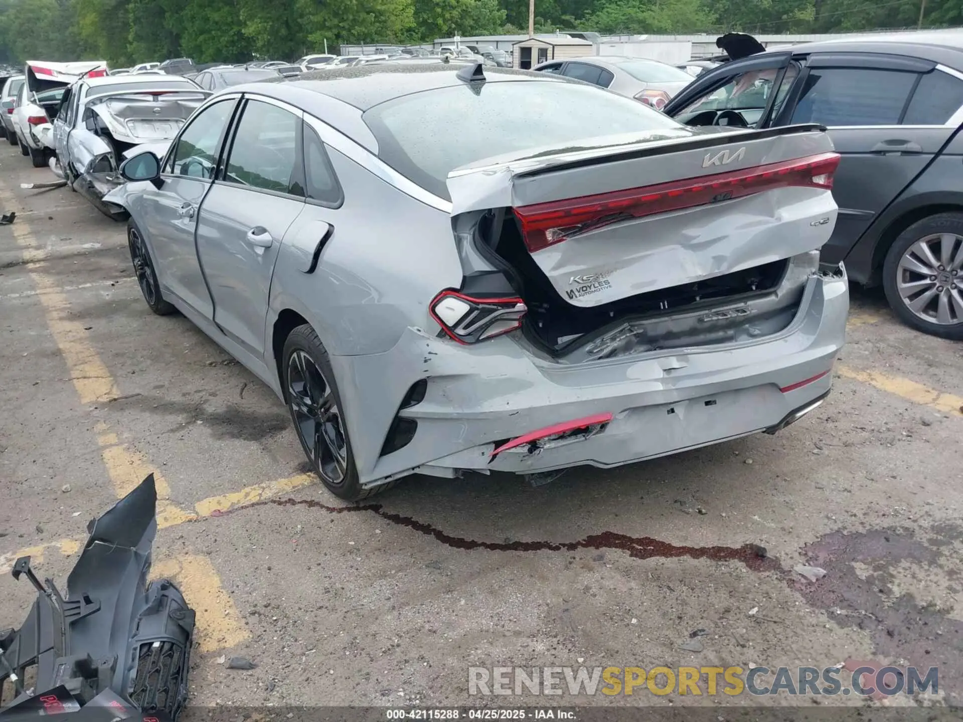 3 Photograph of a damaged car 5XXG64J27NG124163 KIA K5 2022