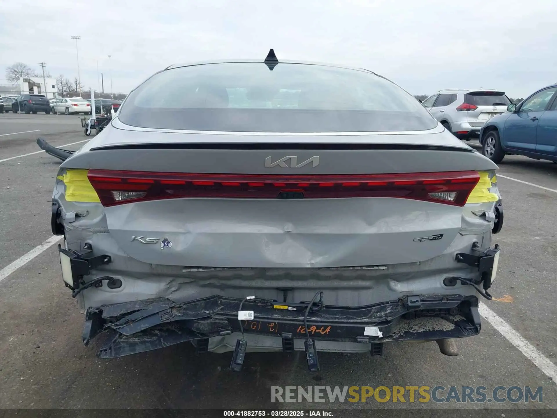 16 Photograph of a damaged car 5XXG64J27NG133056 KIA K5 2022