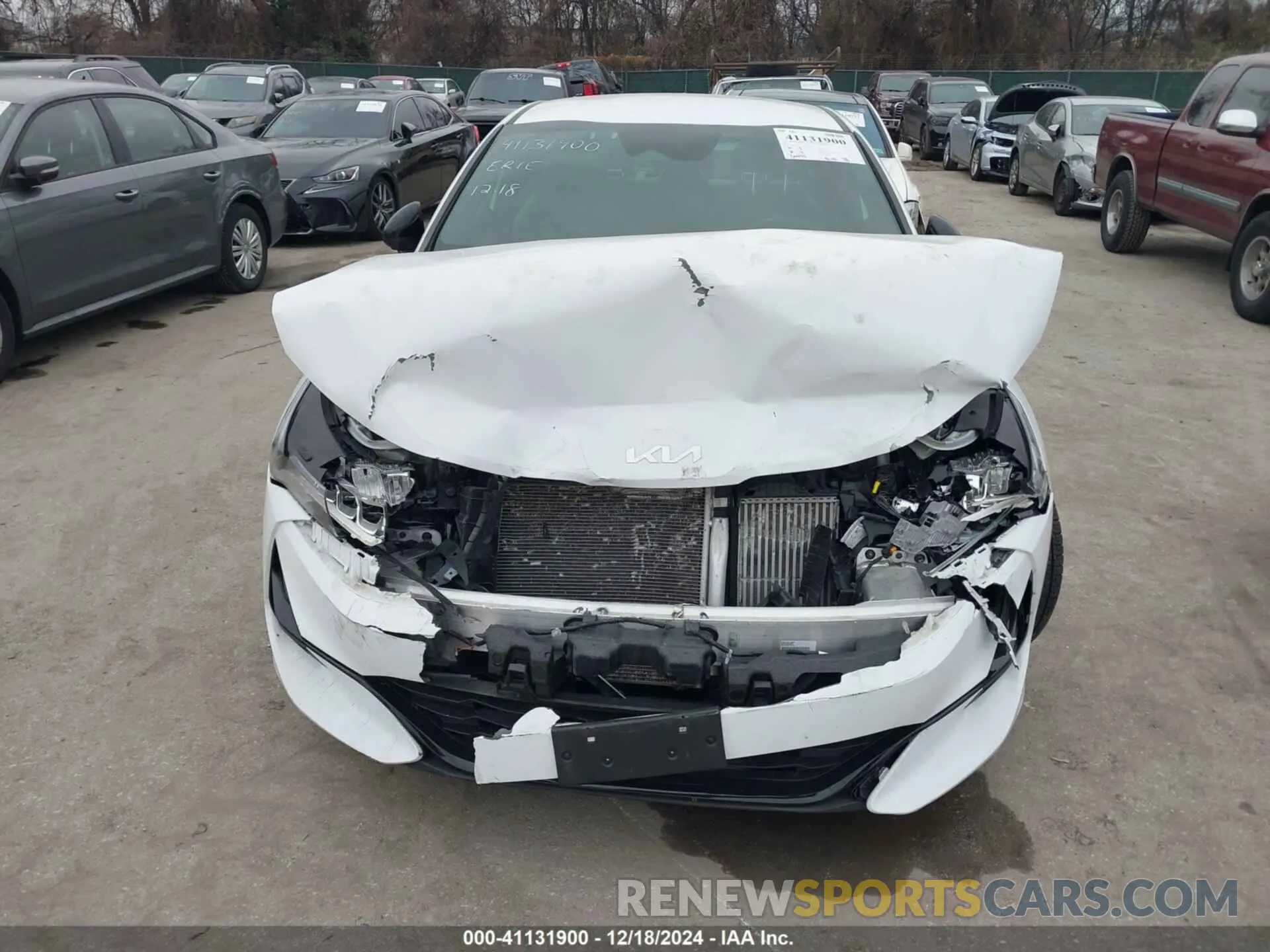 12 Photograph of a damaged car 5XXG64J27NG155414 KIA K5 2022