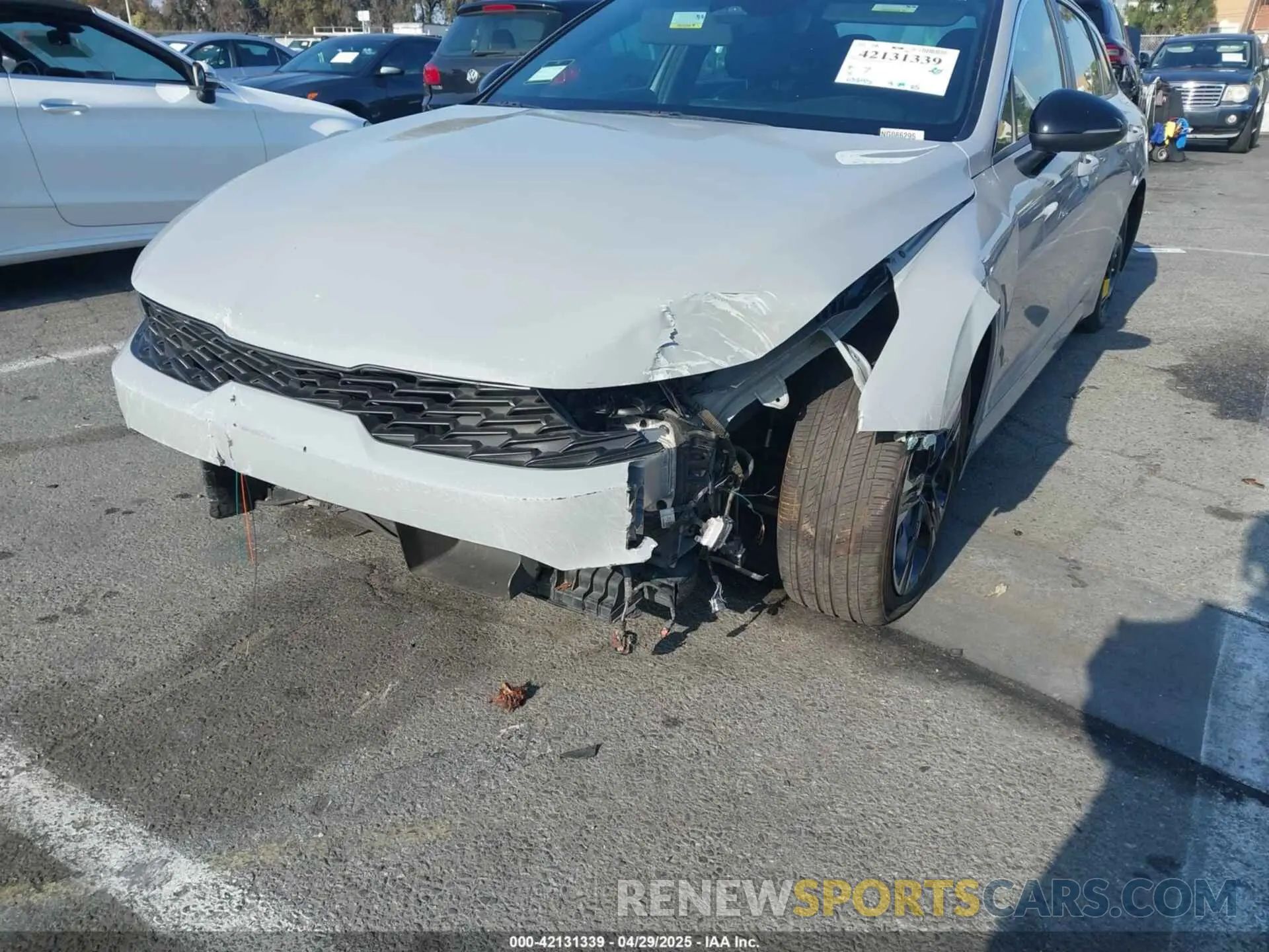 6 Photograph of a damaged car 5XXG64J28NG086295 KIA K5 2022