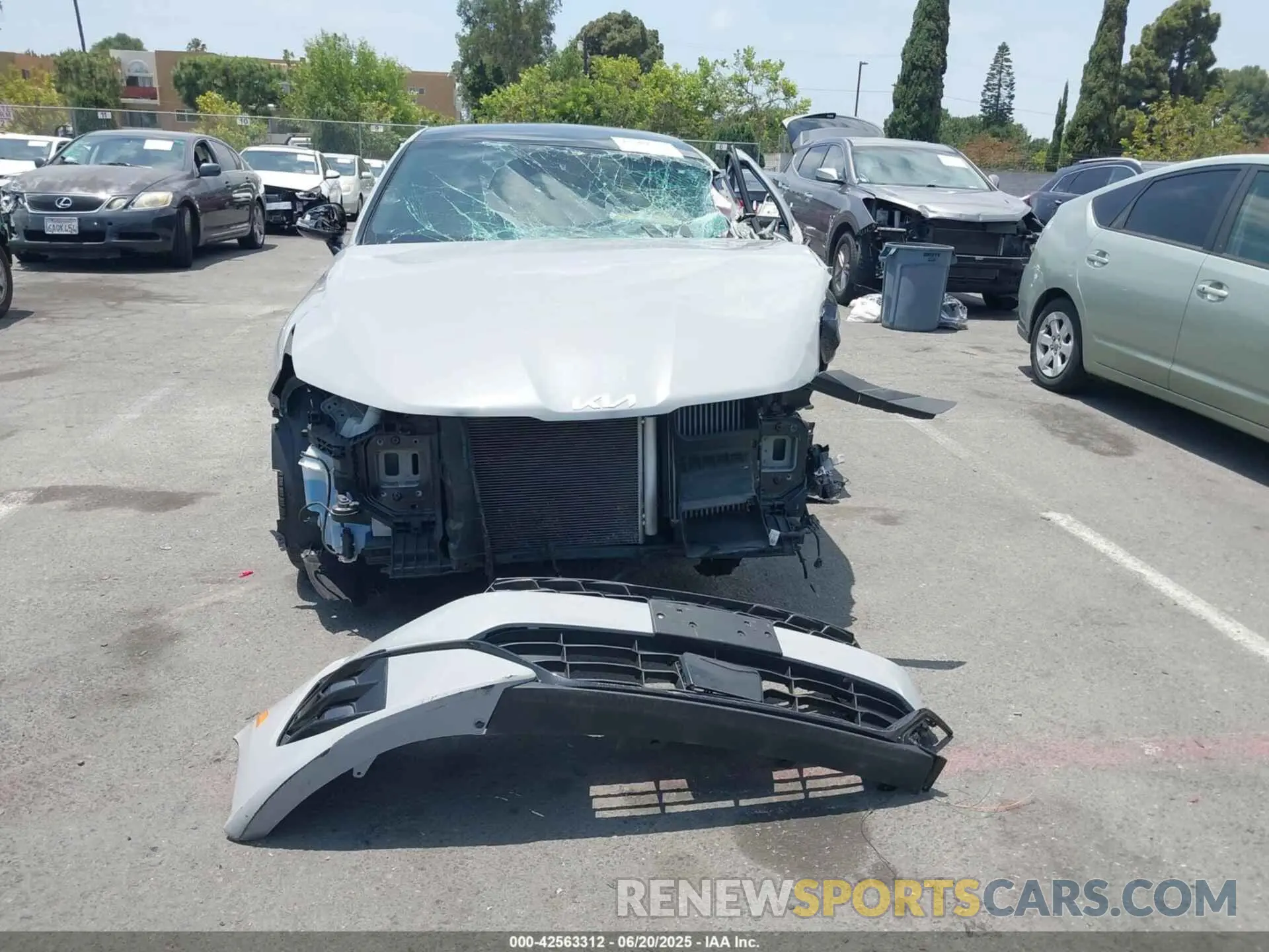 13 Photograph of a damaged car 5XXG64J28NG119151 KIA K5 2022
