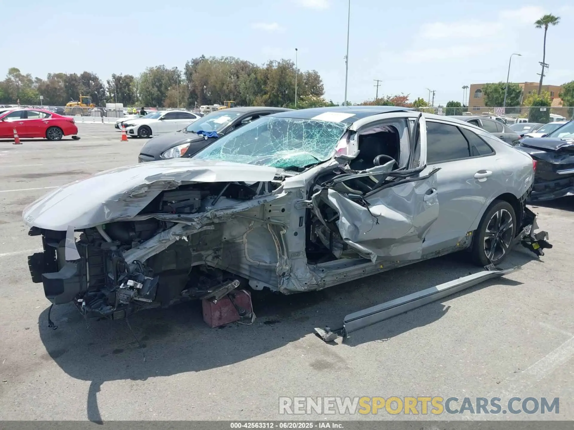 6 Photograph of a damaged car 5XXG64J28NG119151 KIA K5 2022