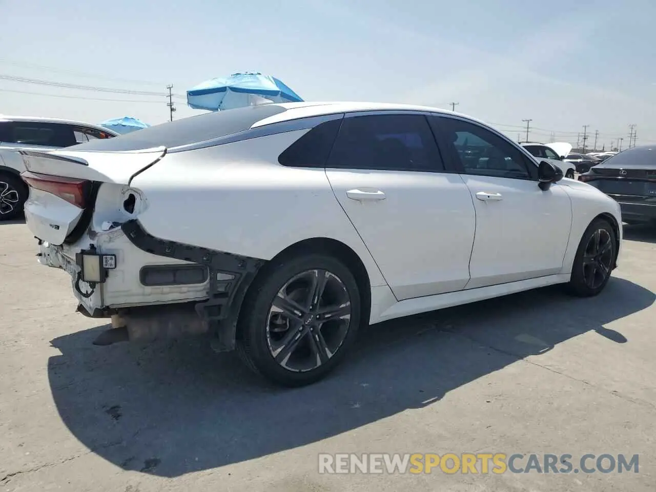 3 Photograph of a damaged car 5XXG64J28NG122292 KIA K5 2022