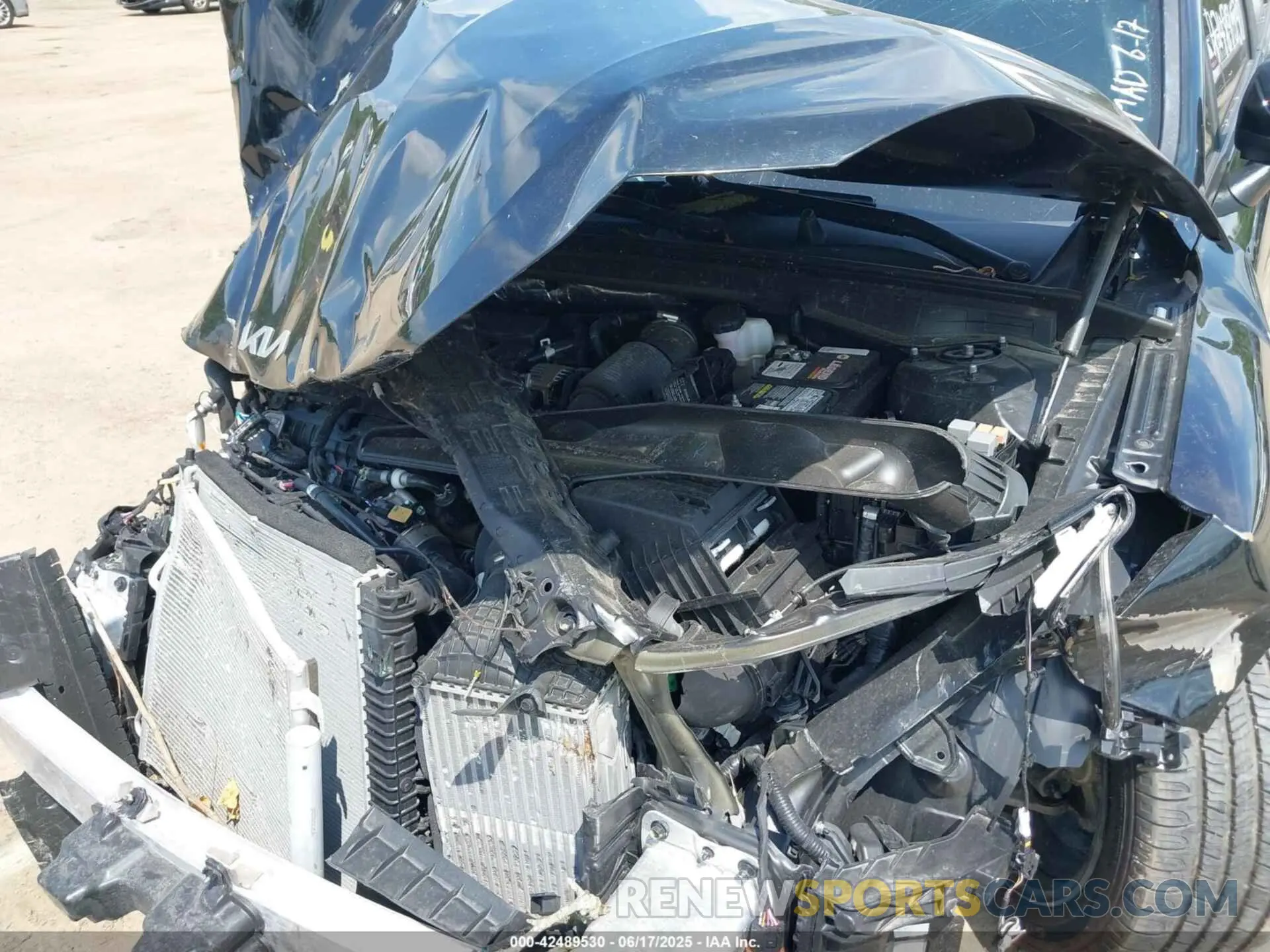 10 Photograph of a damaged car 5XXG64J29NG091540 KIA K5 2022