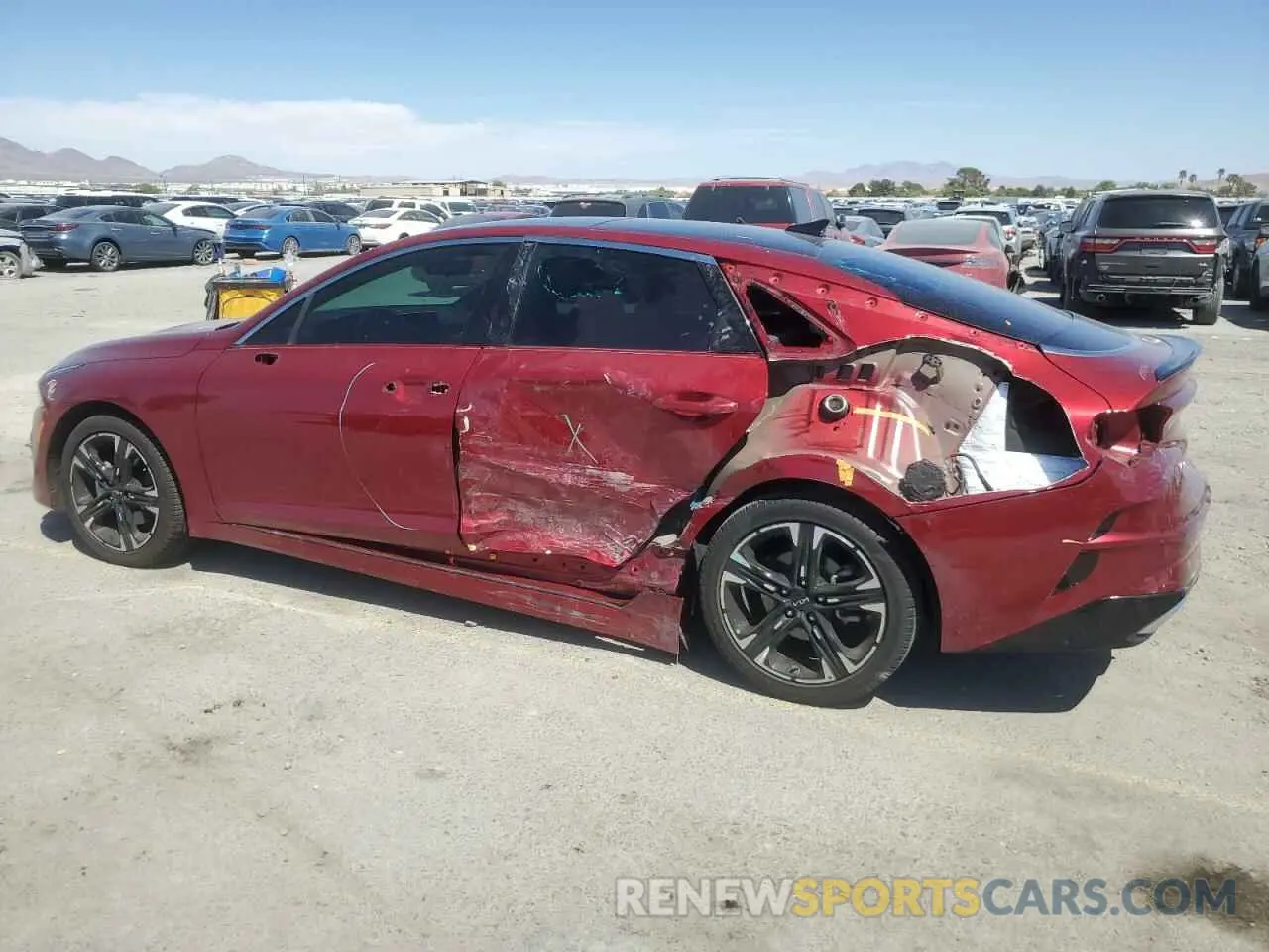 2 Photograph of a damaged car 5XXG64J29NG116307 KIA K5 2022