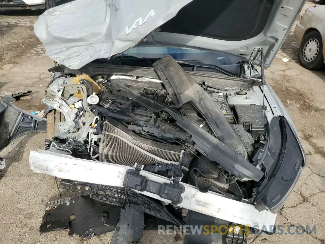 11 Photograph of a damaged car 5XXG64J29NG132801 KIA K5 2022