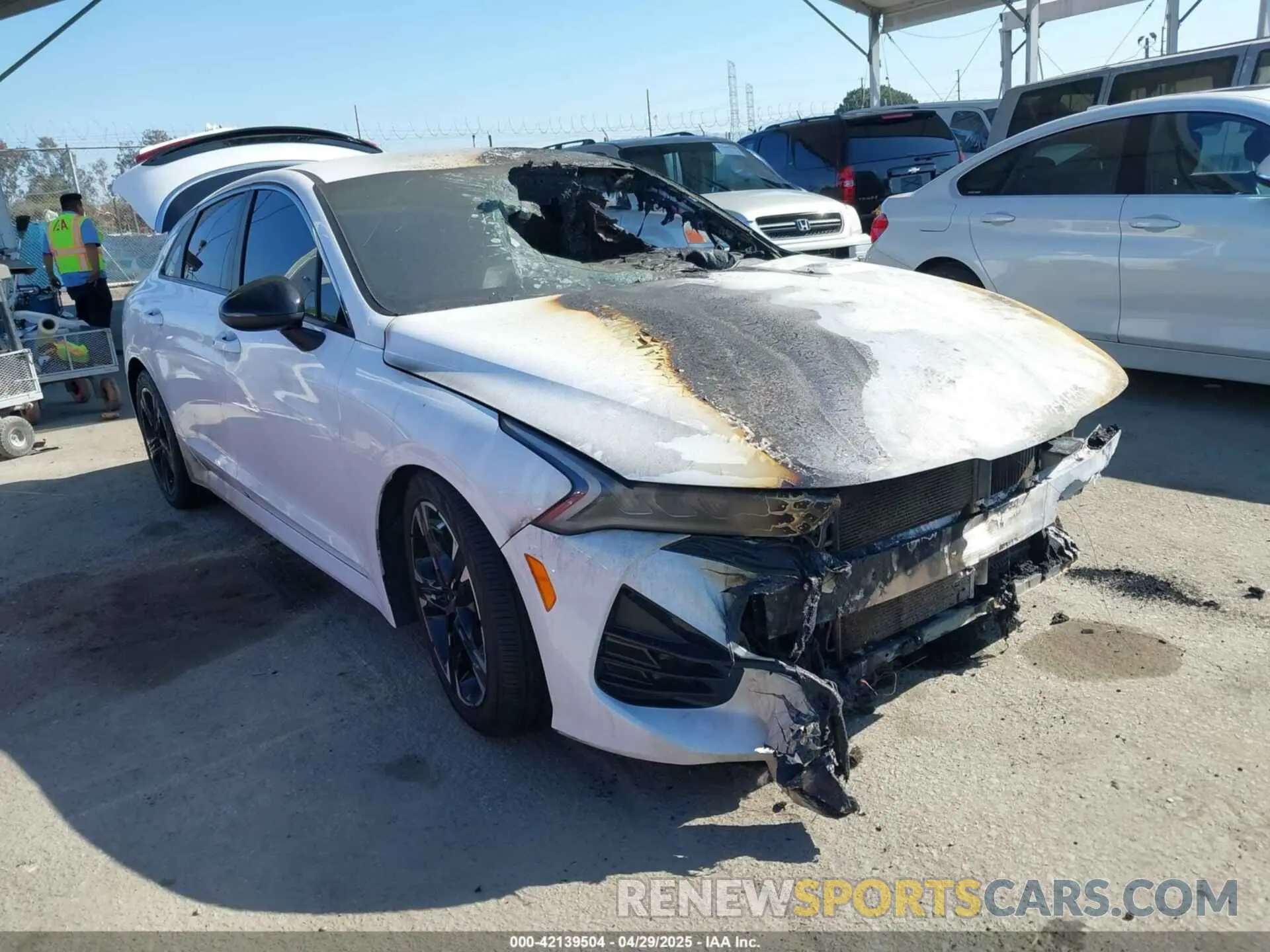 1 Photograph of a damaged car 5XXG64J29NG134354 KIA K5 2022
