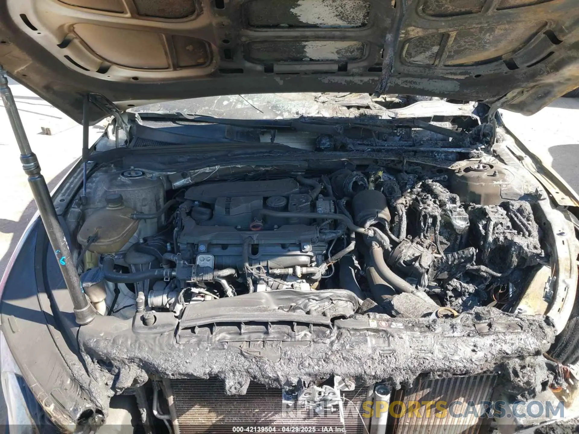 10 Photograph of a damaged car 5XXG64J29NG134354 KIA K5 2022