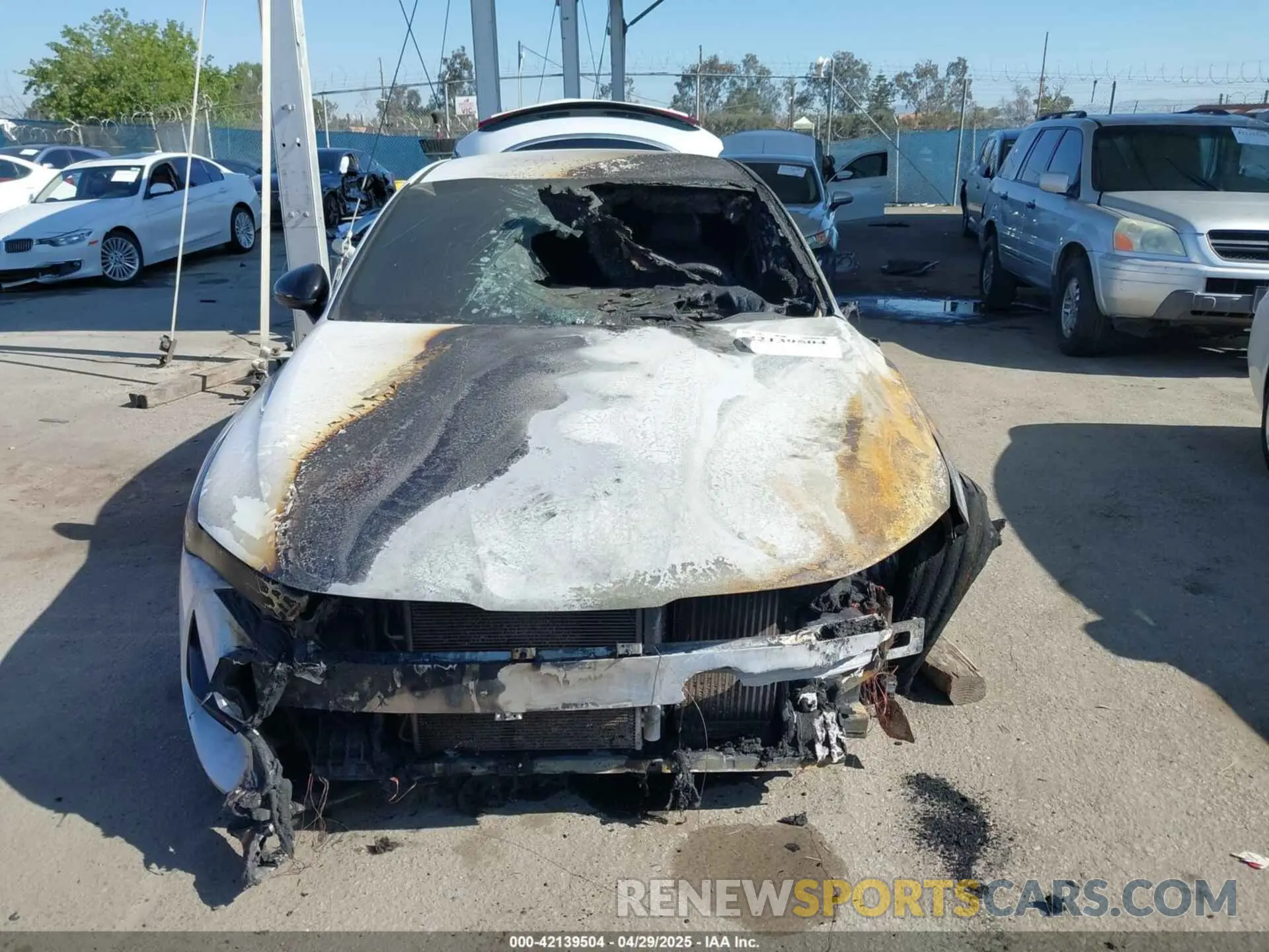 11 Photograph of a damaged car 5XXG64J29NG134354 KIA K5 2022