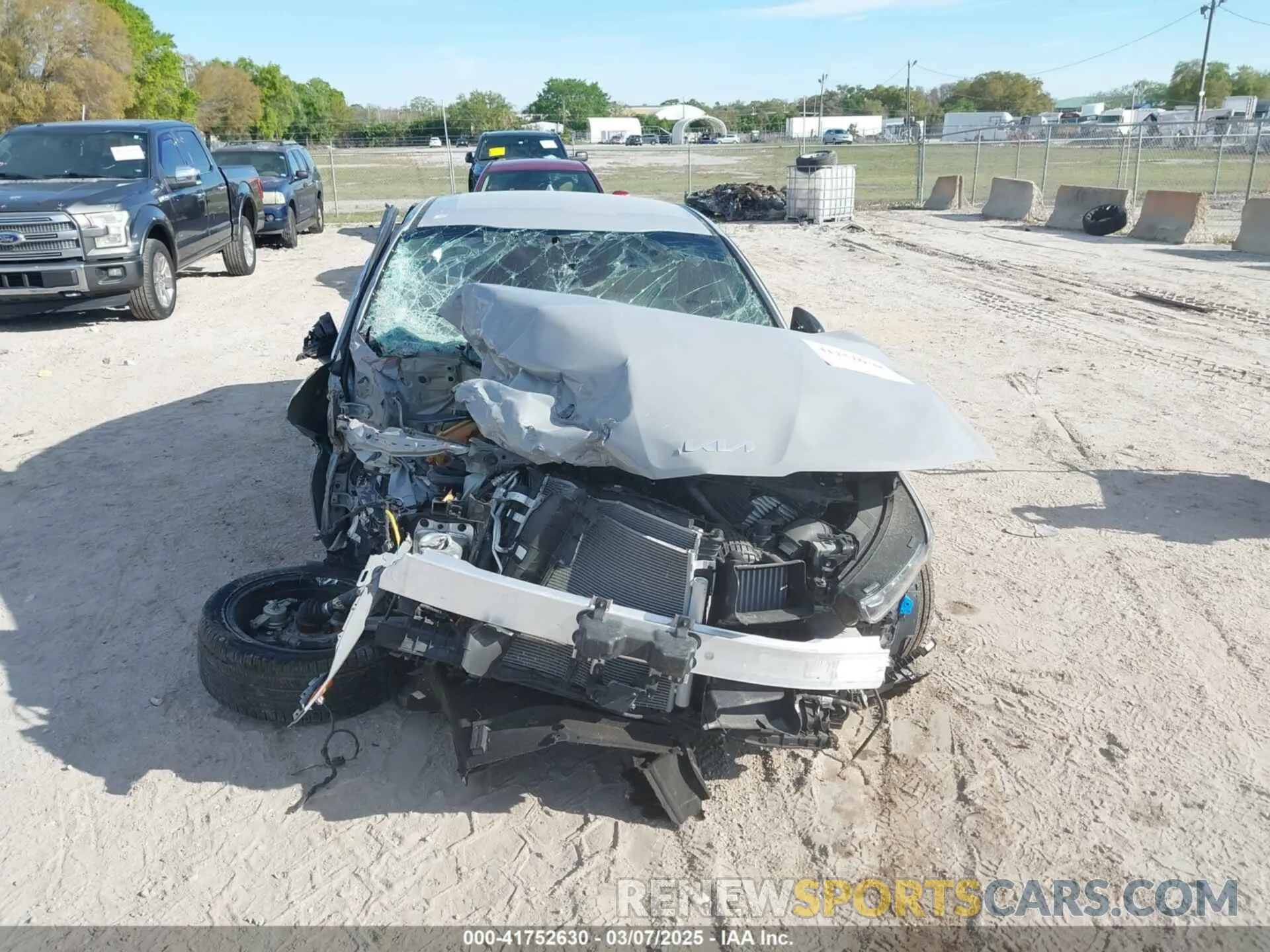 6 Photograph of a damaged car 5XXG64J20PG224835 KIA K5 2023