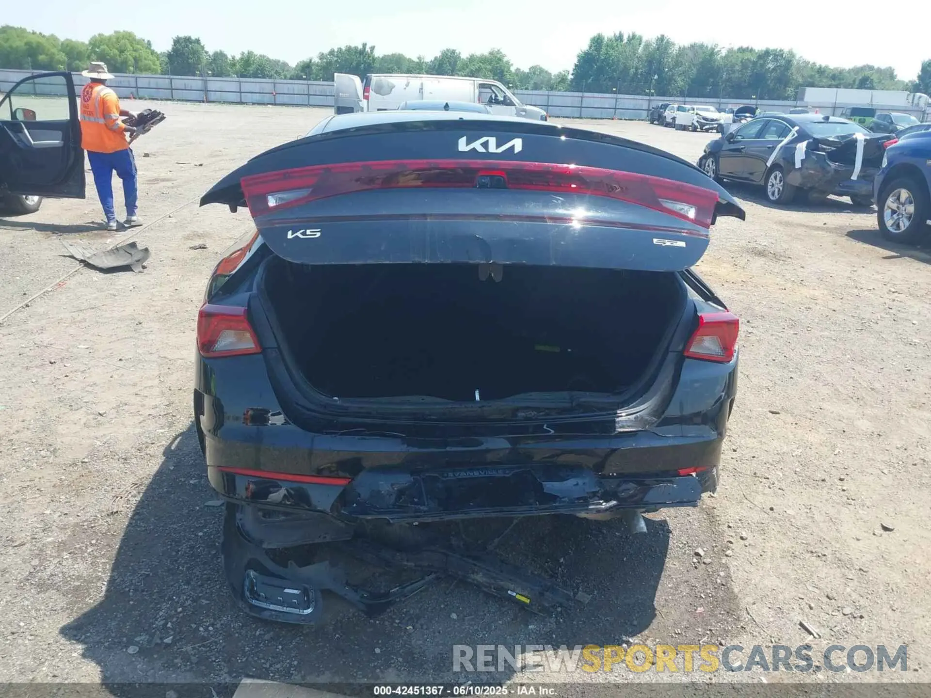 16 Photograph of a damaged car 5XXG64J26PG171039 KIA K5 2023