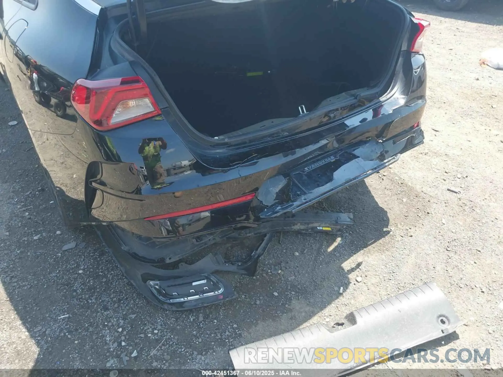 19 Photograph of a damaged car 5XXG64J26PG171039 KIA K5 2023