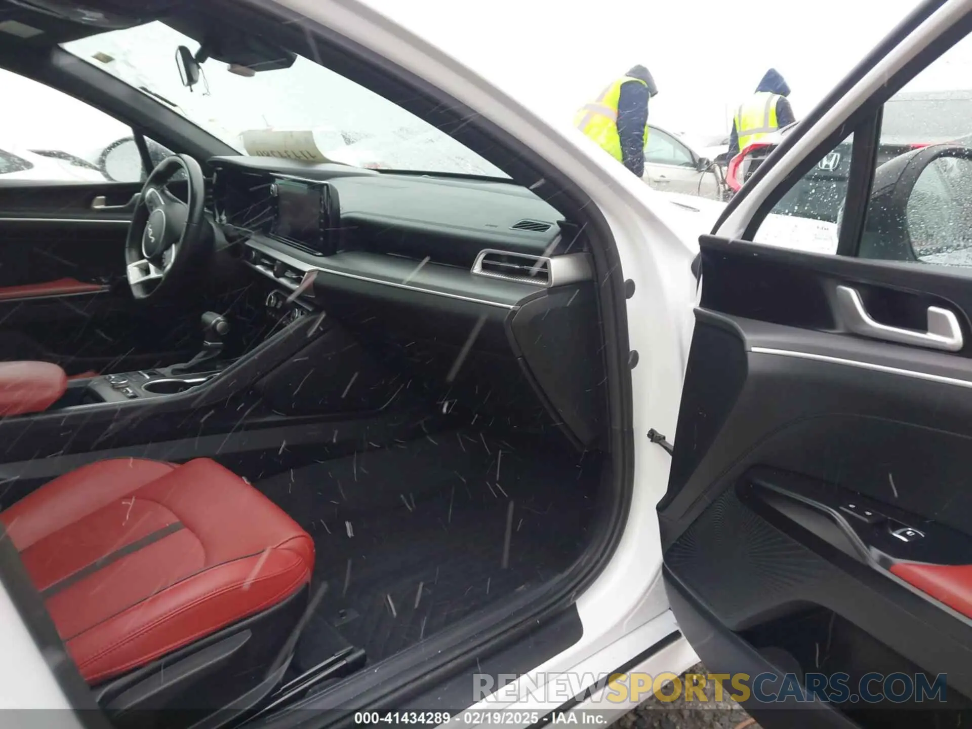 5 Photograph of a damaged car 5XXG64J20RG234560 KIA K5 2024