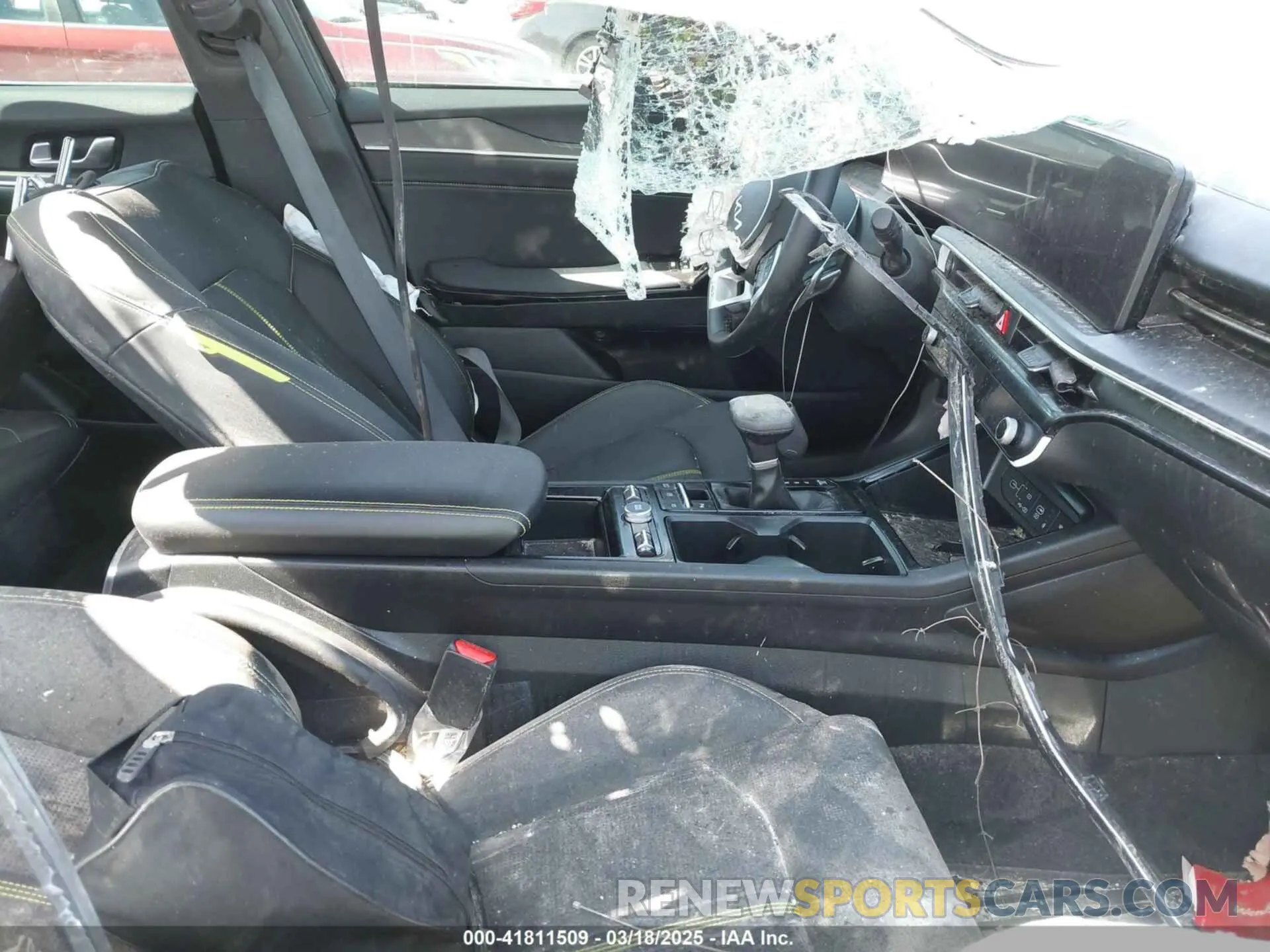 5 Photograph of a damaged car KNAG44J82S5317781 KIA K5 2025