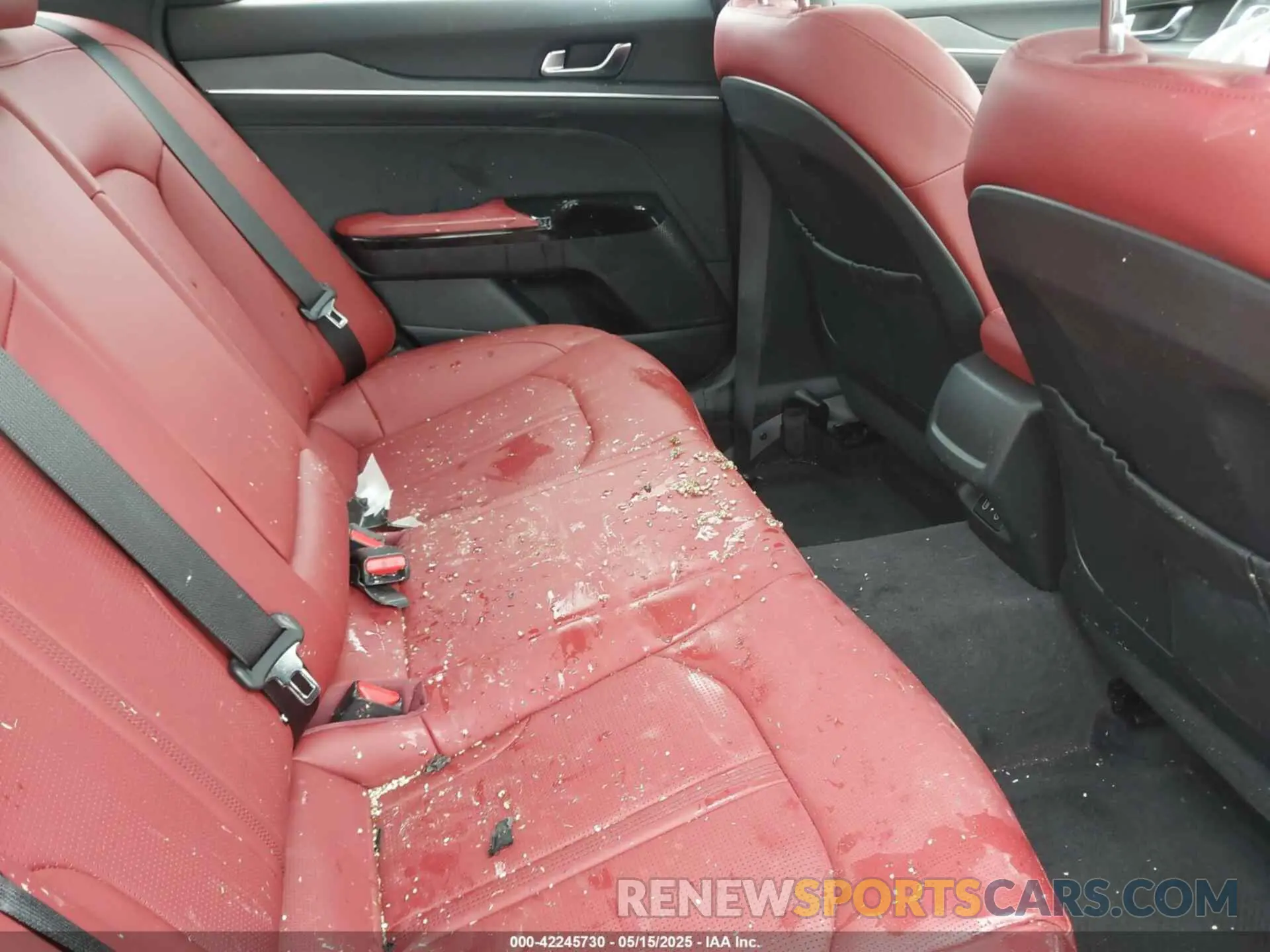 8 Photograph of a damaged car KNAG64J74S5305956 KIA K5 2025