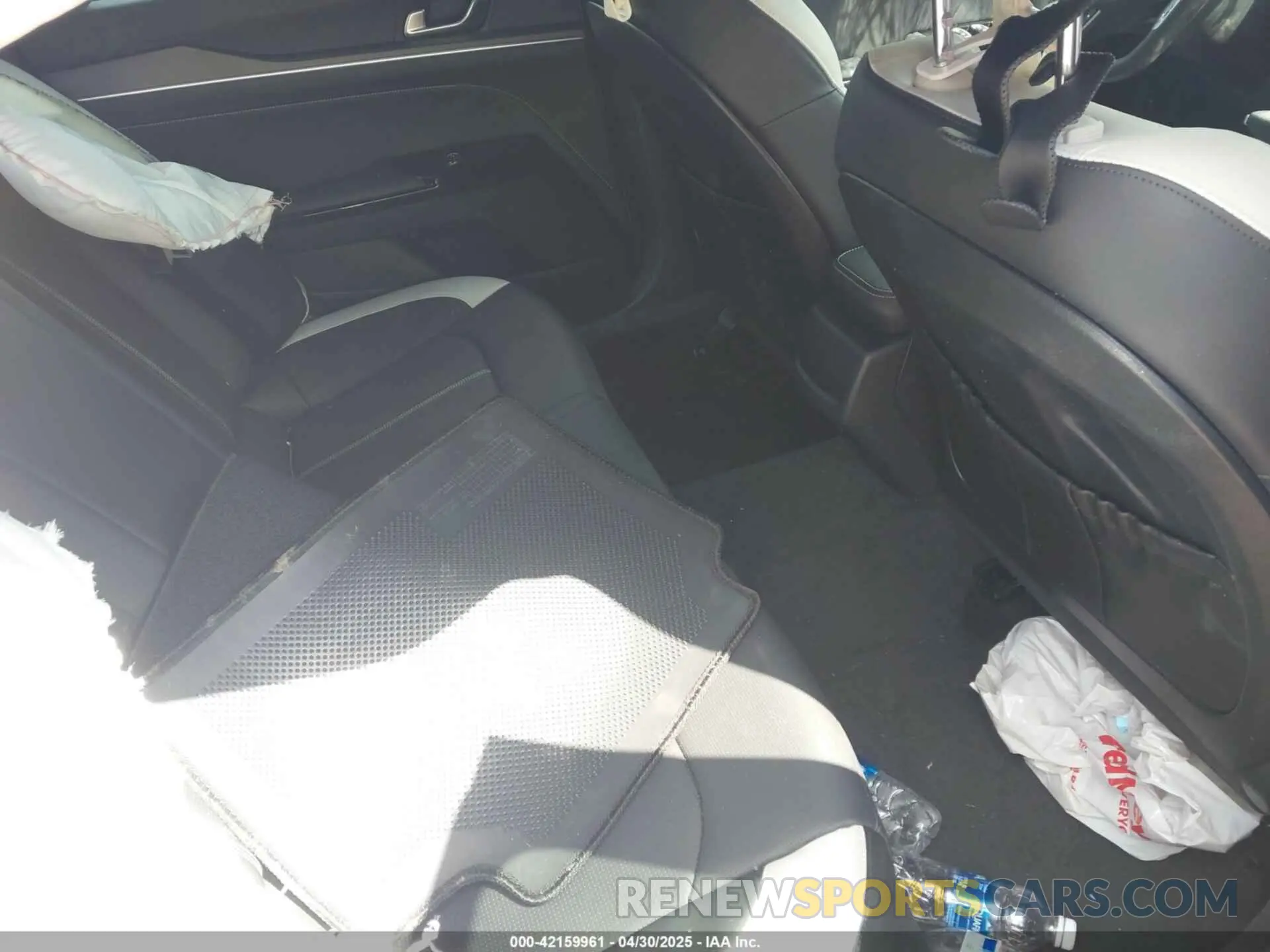 8 Photograph of a damaged car KNAG64J7XS5287253 KIA K5 2025