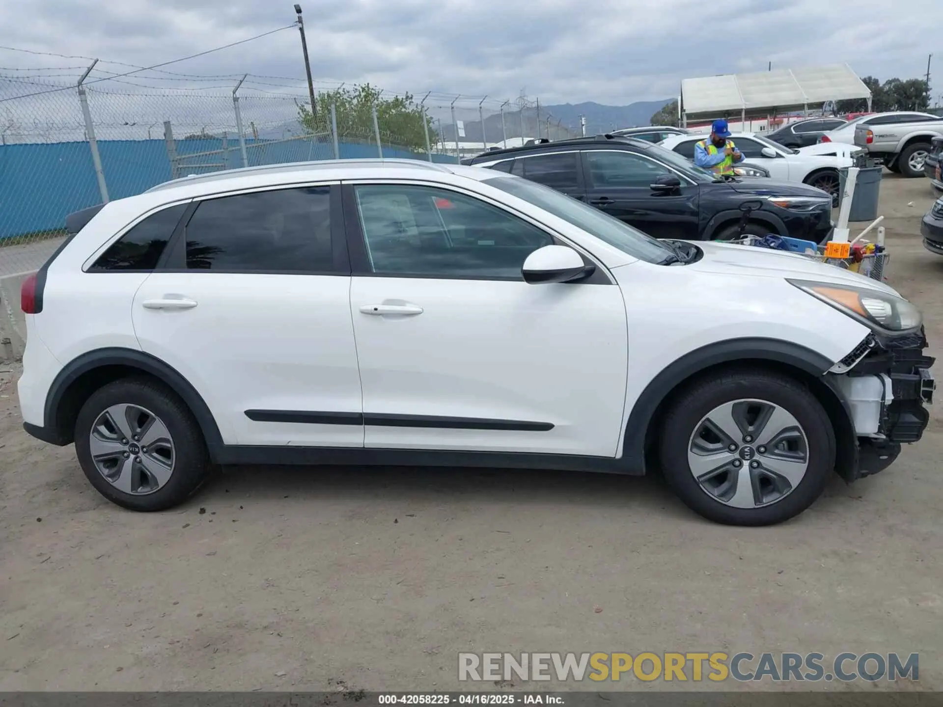 14 Фотография поврежденного автомобиля KNDCB3LC0K5243232 KIA NIRO 2019