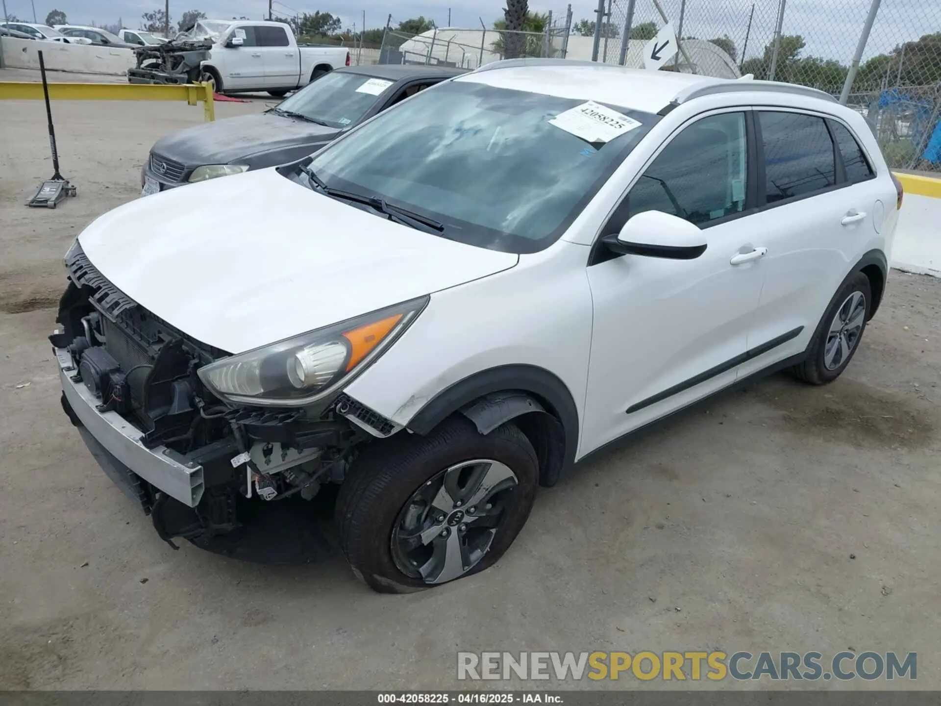 2 Фотография поврежденного автомобиля KNDCB3LC0K5243232 KIA NIRO 2019