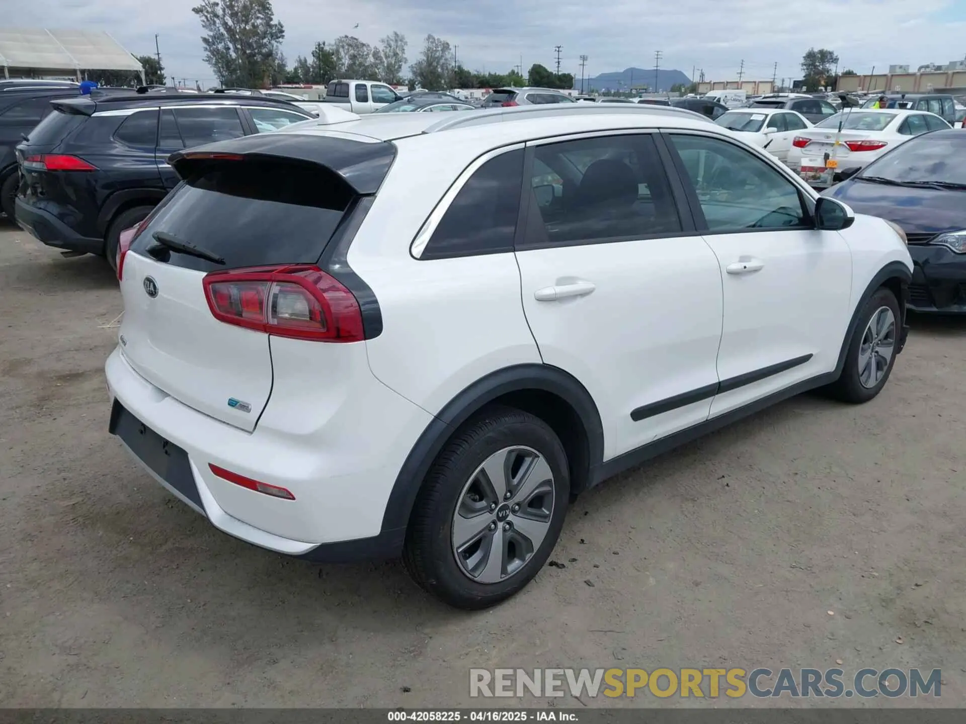 4 Фотография поврежденного автомобиля KNDCB3LC0K5243232 KIA NIRO 2019