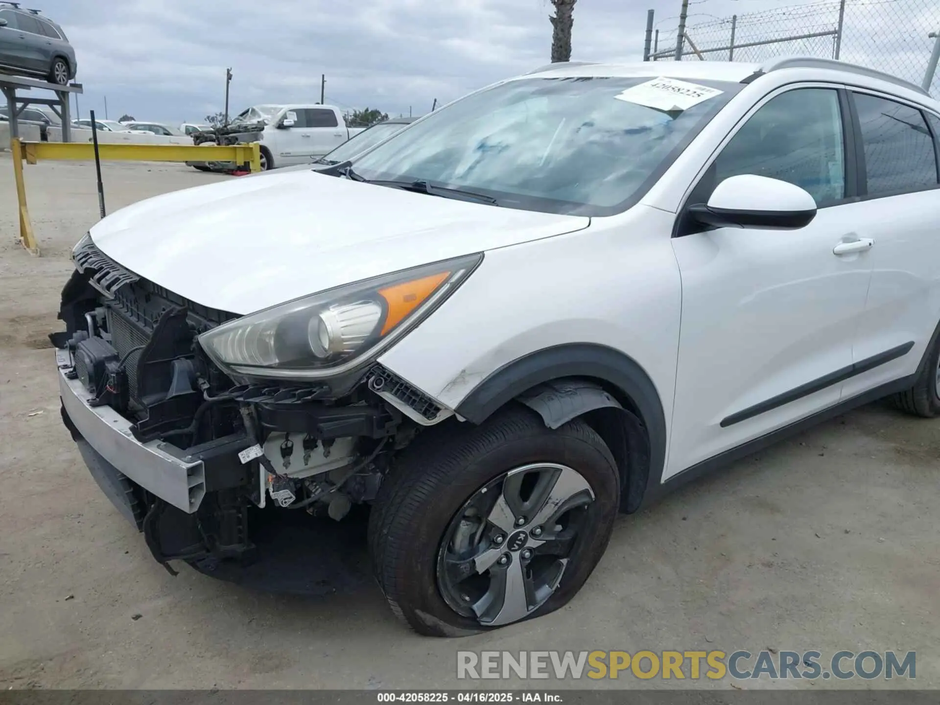 6 Фотография поврежденного автомобиля KNDCB3LC0K5243232 KIA NIRO 2019