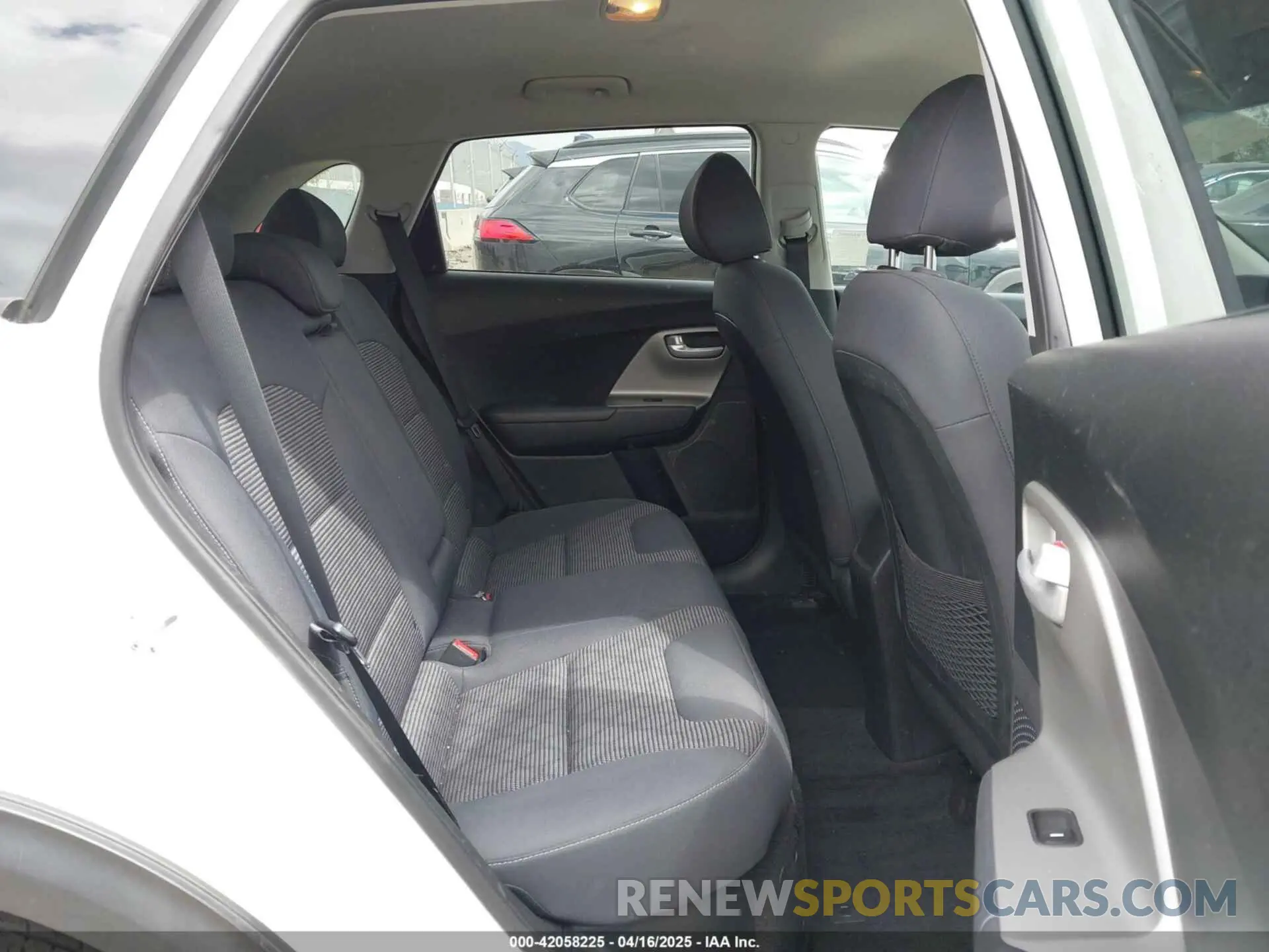 8 Фотография поврежденного автомобиля KNDCB3LC0K5243232 KIA NIRO 2019