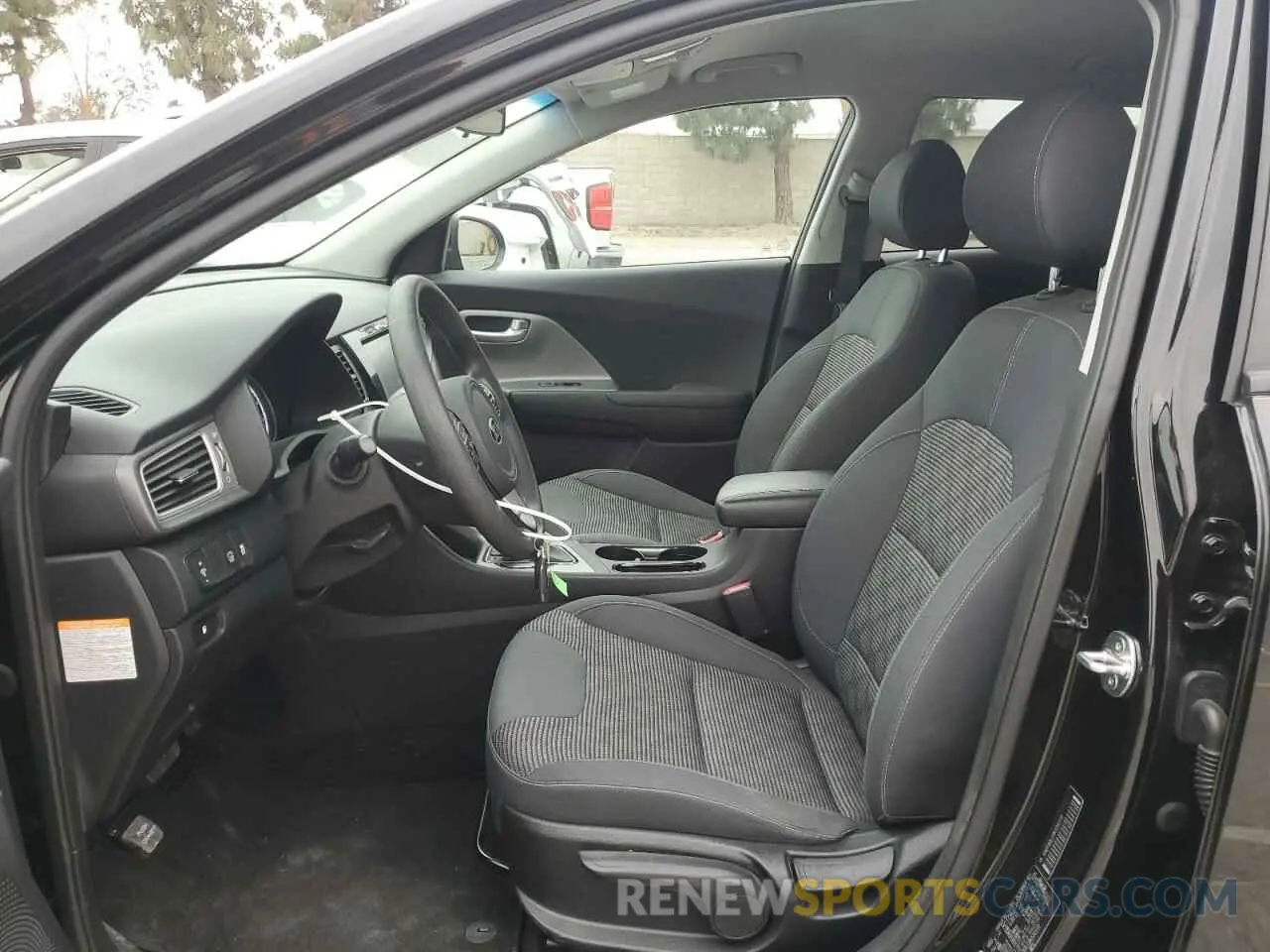 7 Photograph of a damaged car KNDCB3LC0K5341113 KIA NIRO 2019