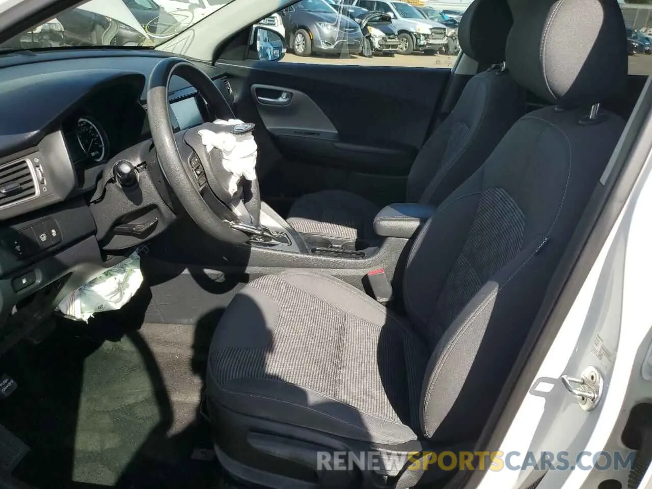 7 Photograph of a damaged car KNDCB3LC1K5298157 KIA NIRO 2019