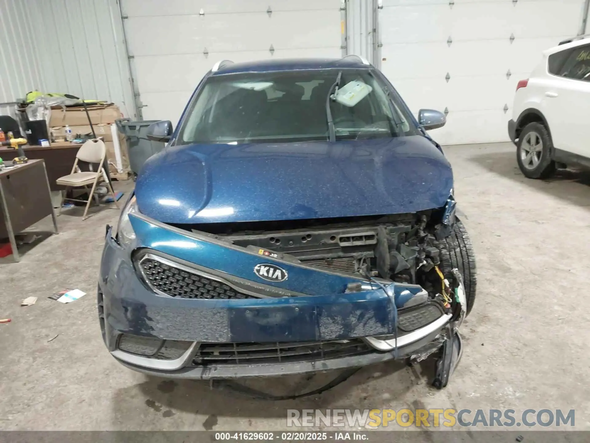 11 Photograph of a damaged car KNDCB3LC2K5250165 KIA NIRO 2019